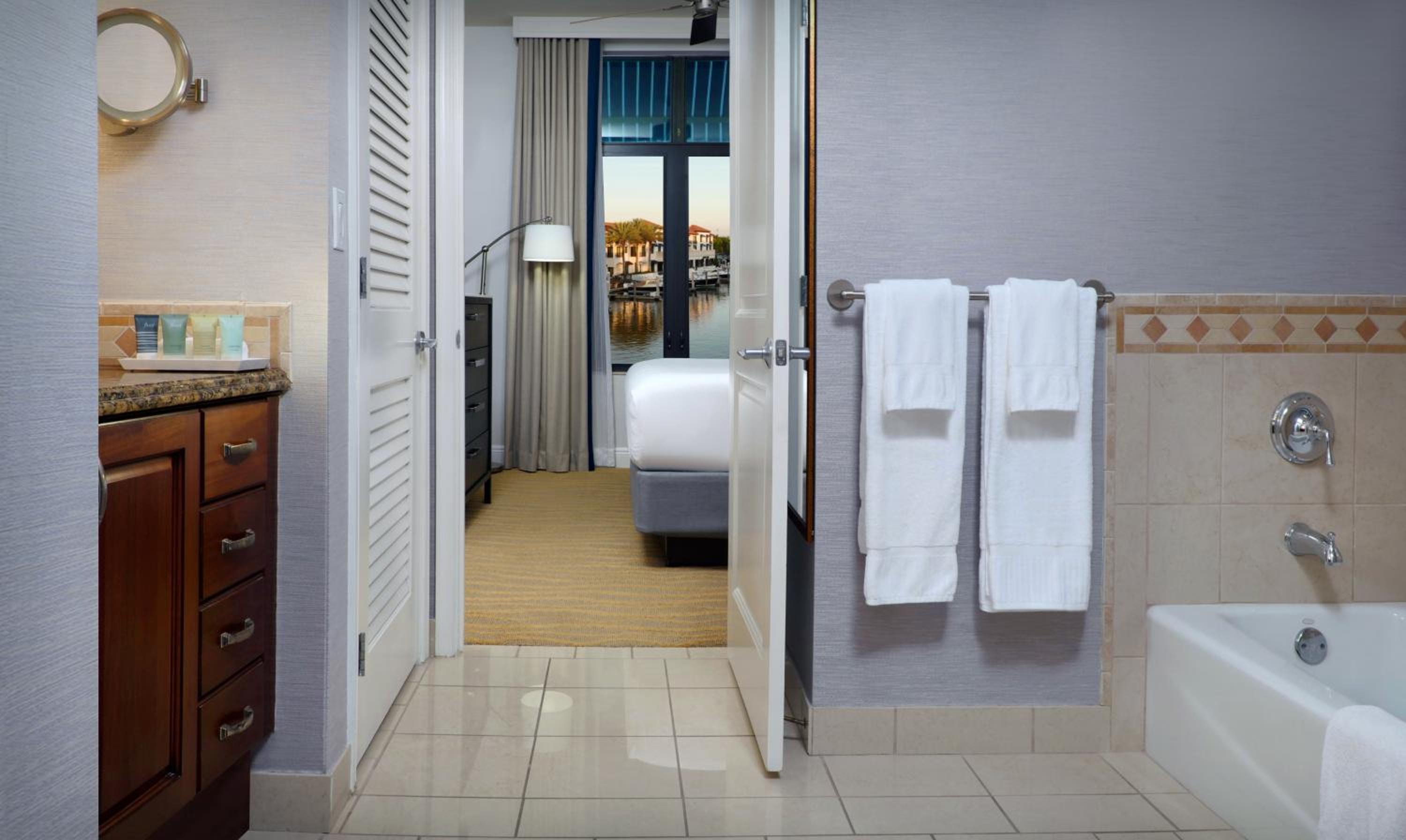 One-Bedroom Suite with Marina View - Photo 4