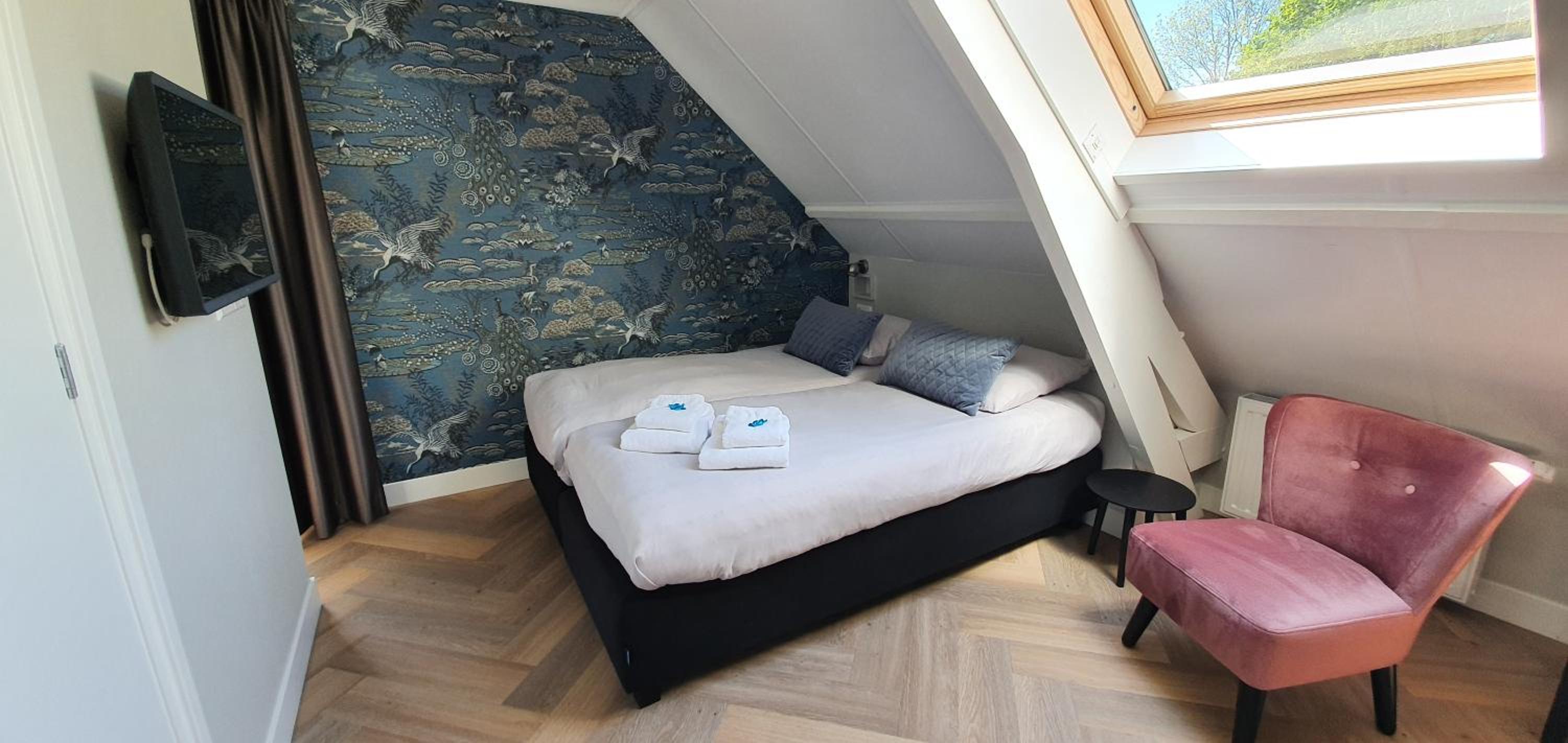 Standard Twin Room - Photo 3