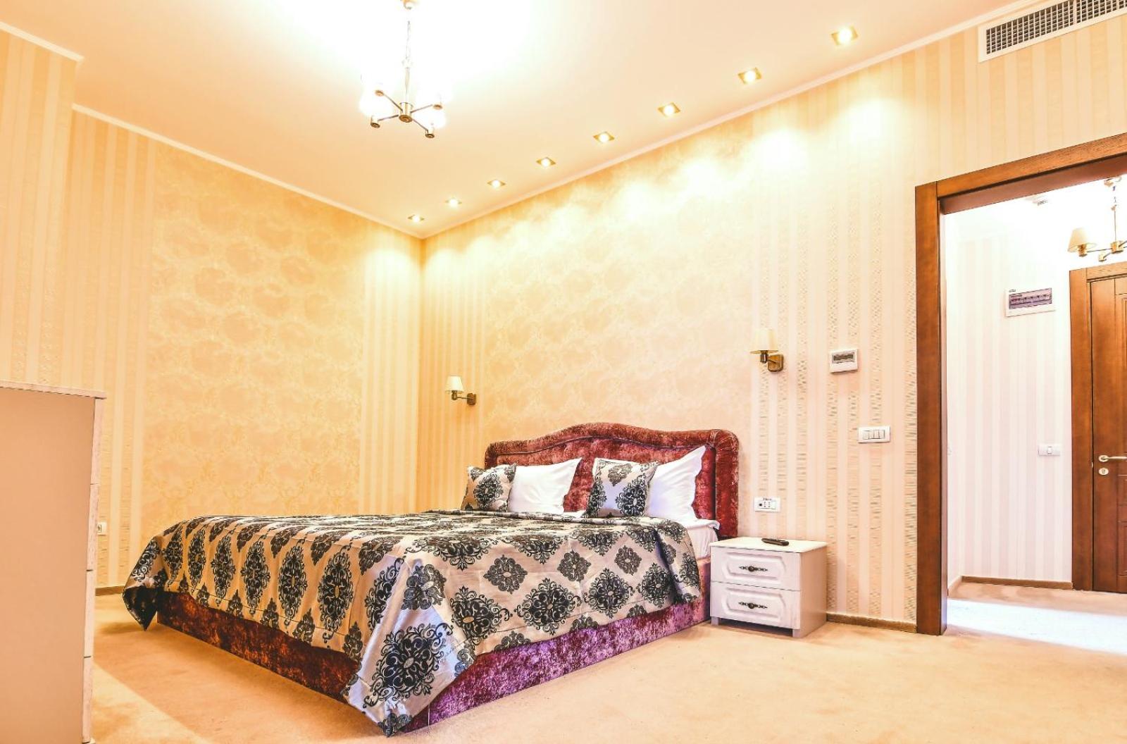 Deluxe Suite with Sea View - Photo 3