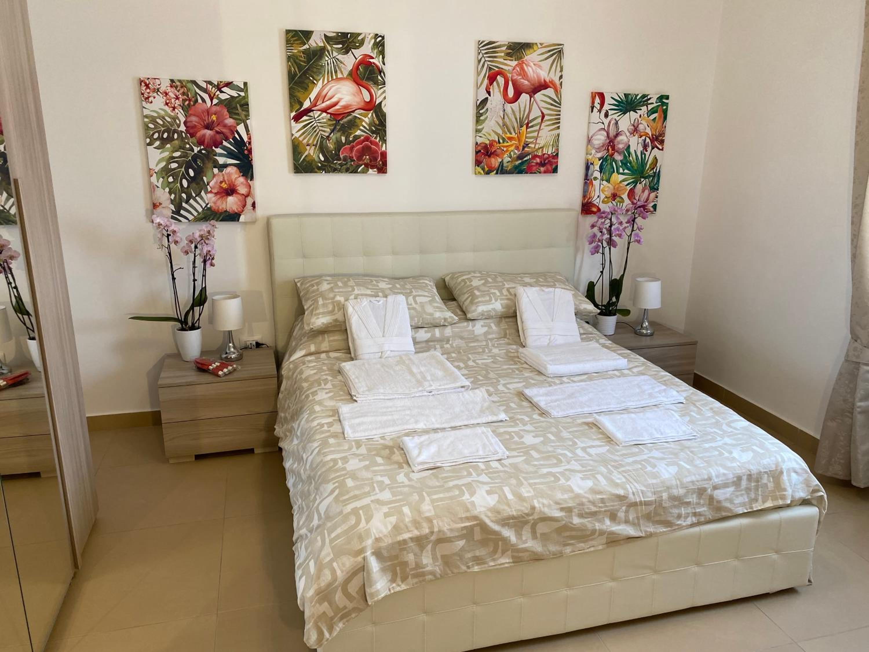 Double Room with Private Bathroom - Photo 26