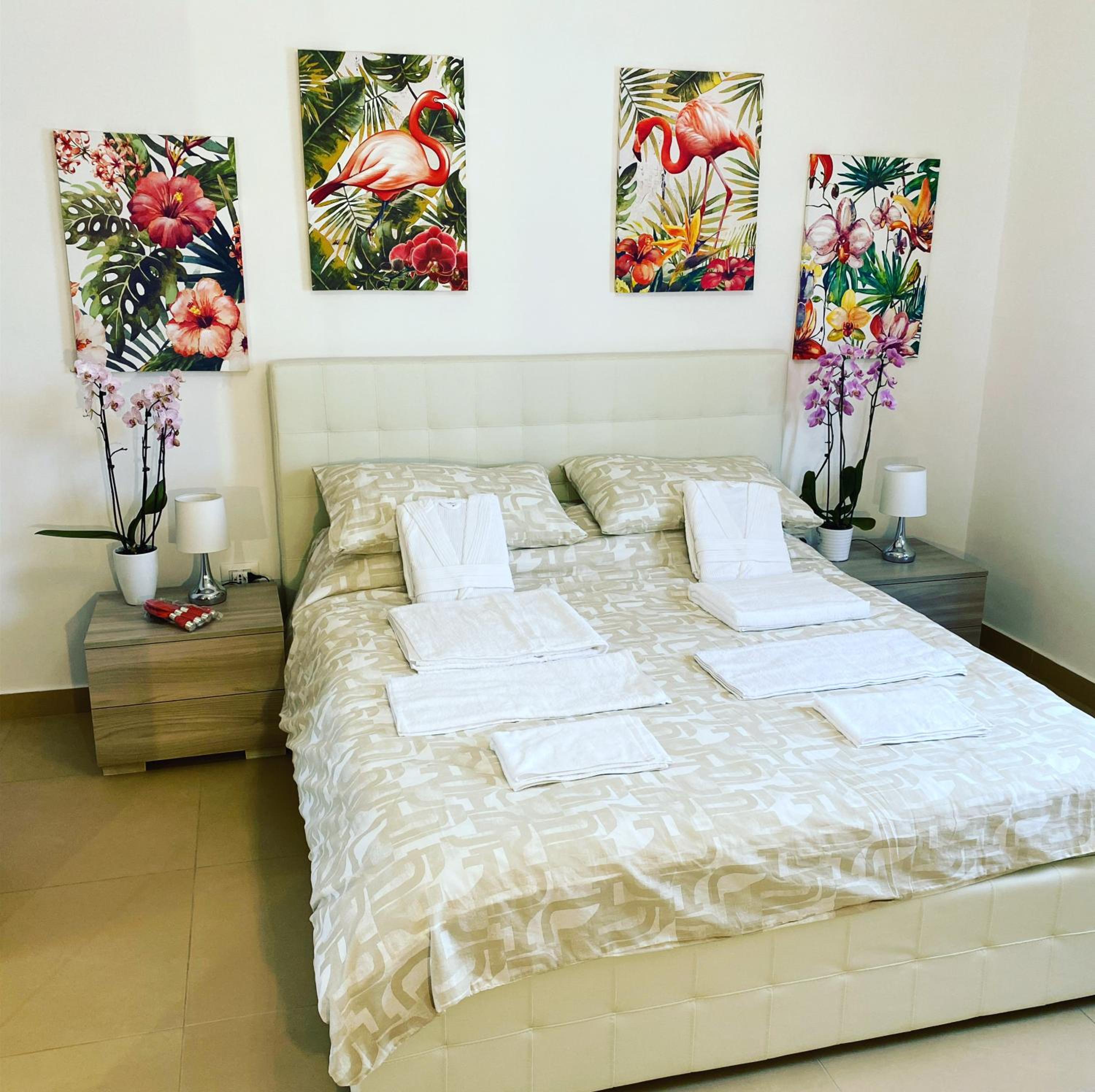 Double Room with Private Bathroom - Photo 28