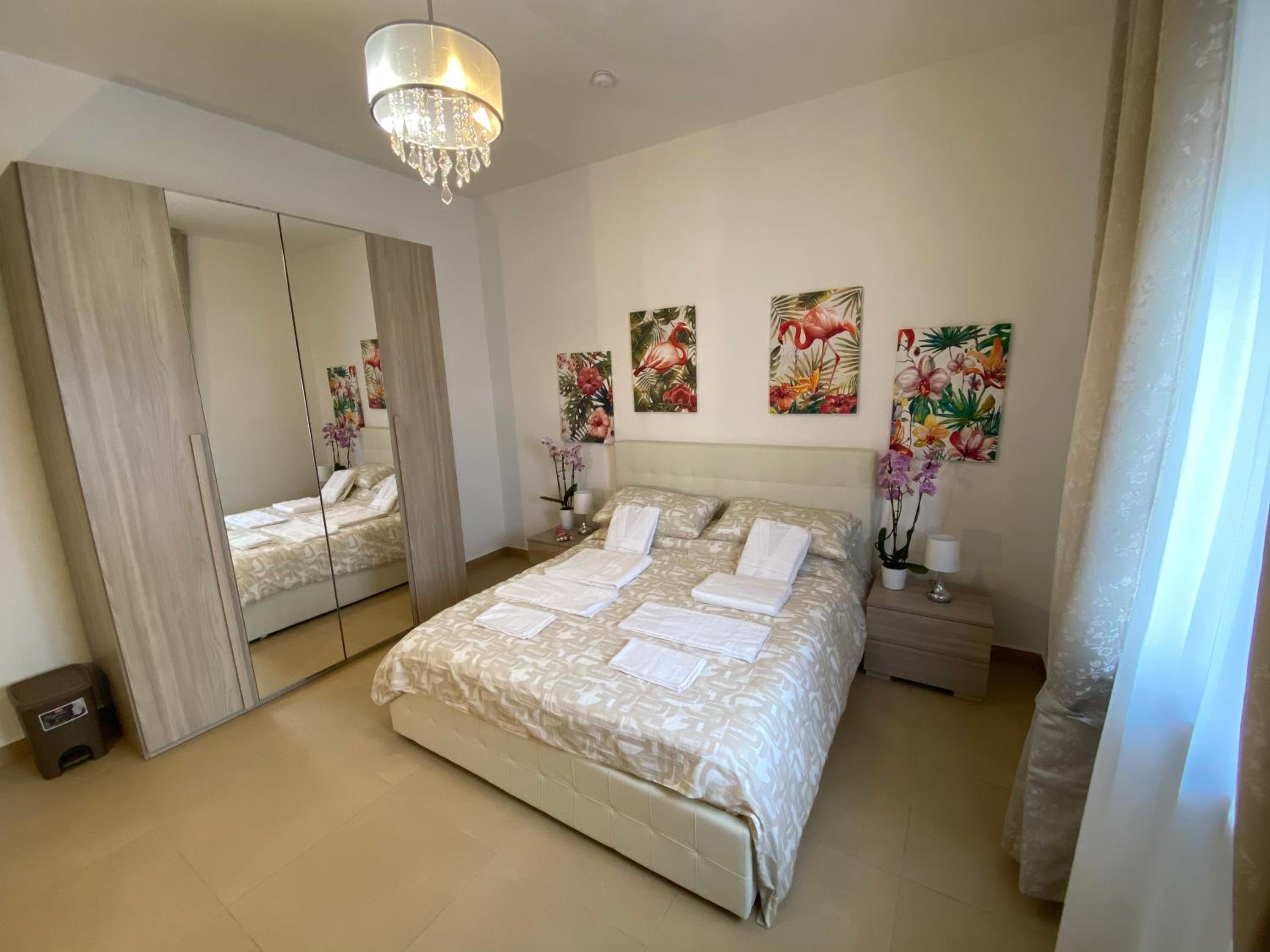 Double Room with Private Bathroom - Photo 30