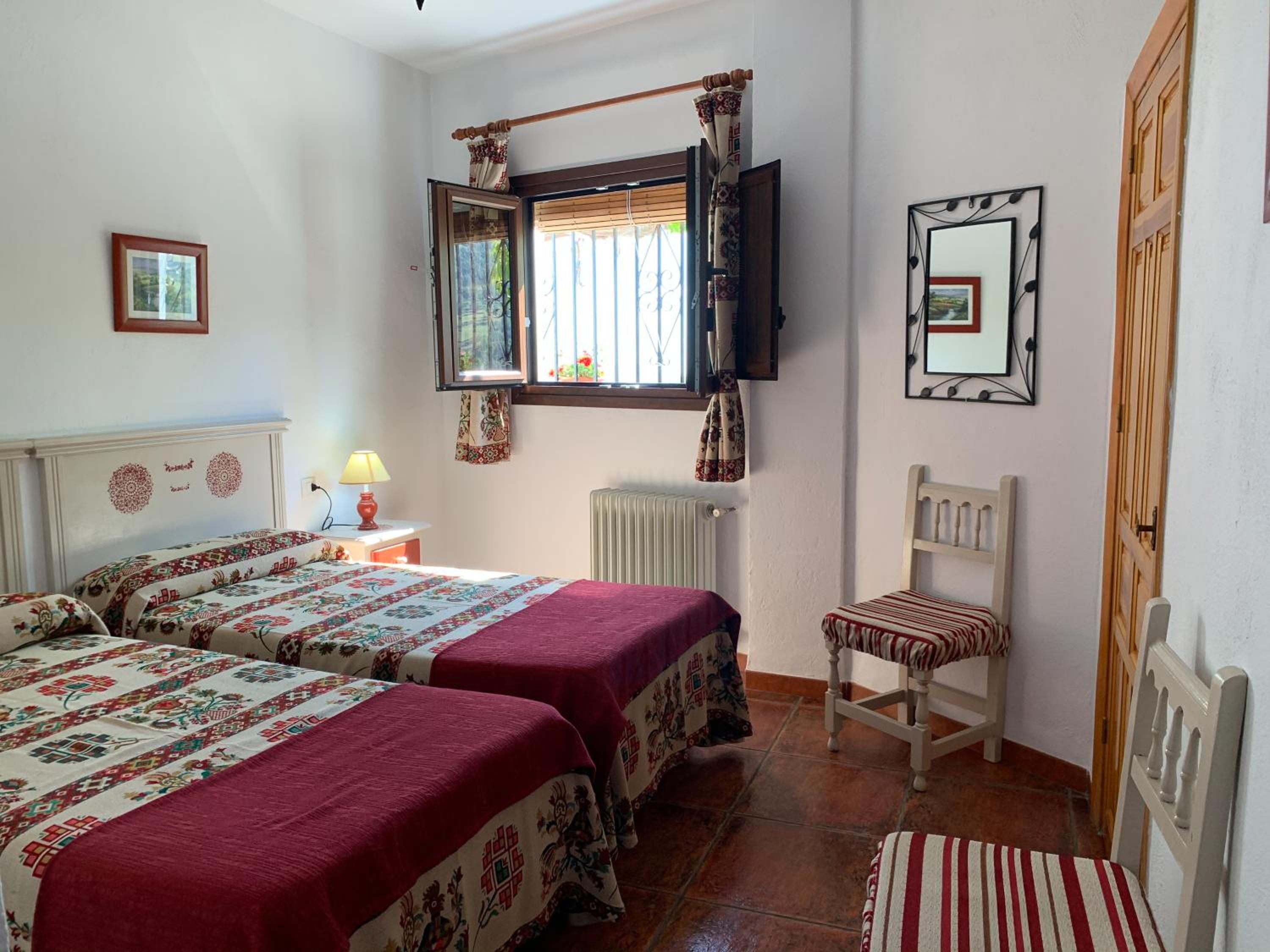 Twin Room - Photo 4