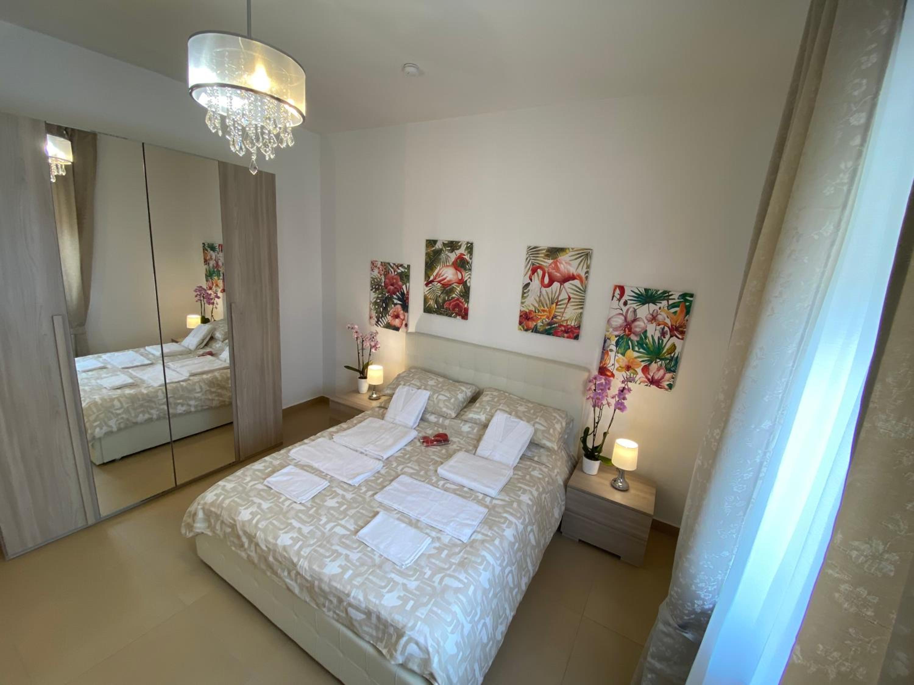 Double Room with Private Bathroom - Photo 31