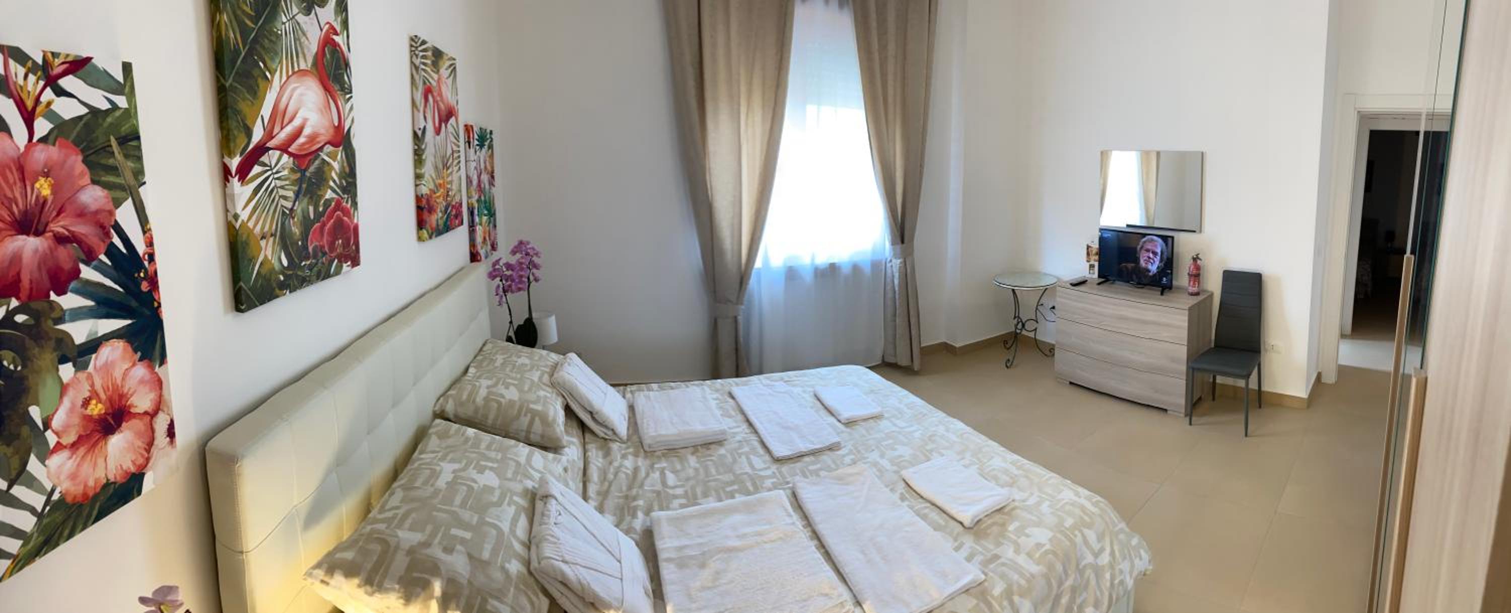 Double Room with Private Bathroom - Photo 35