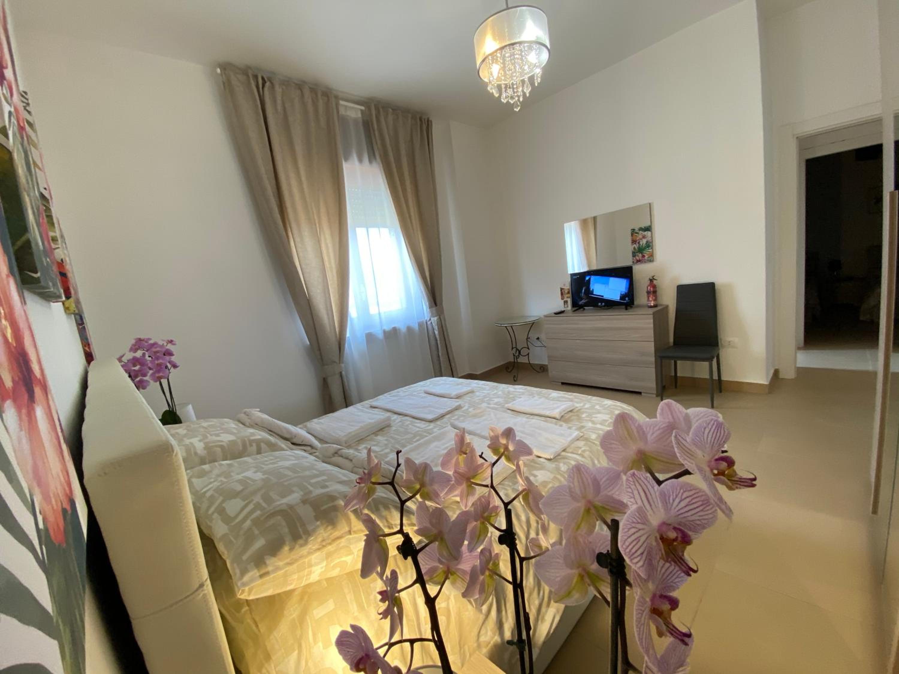 Double Room with Private Bathroom - Photo 19