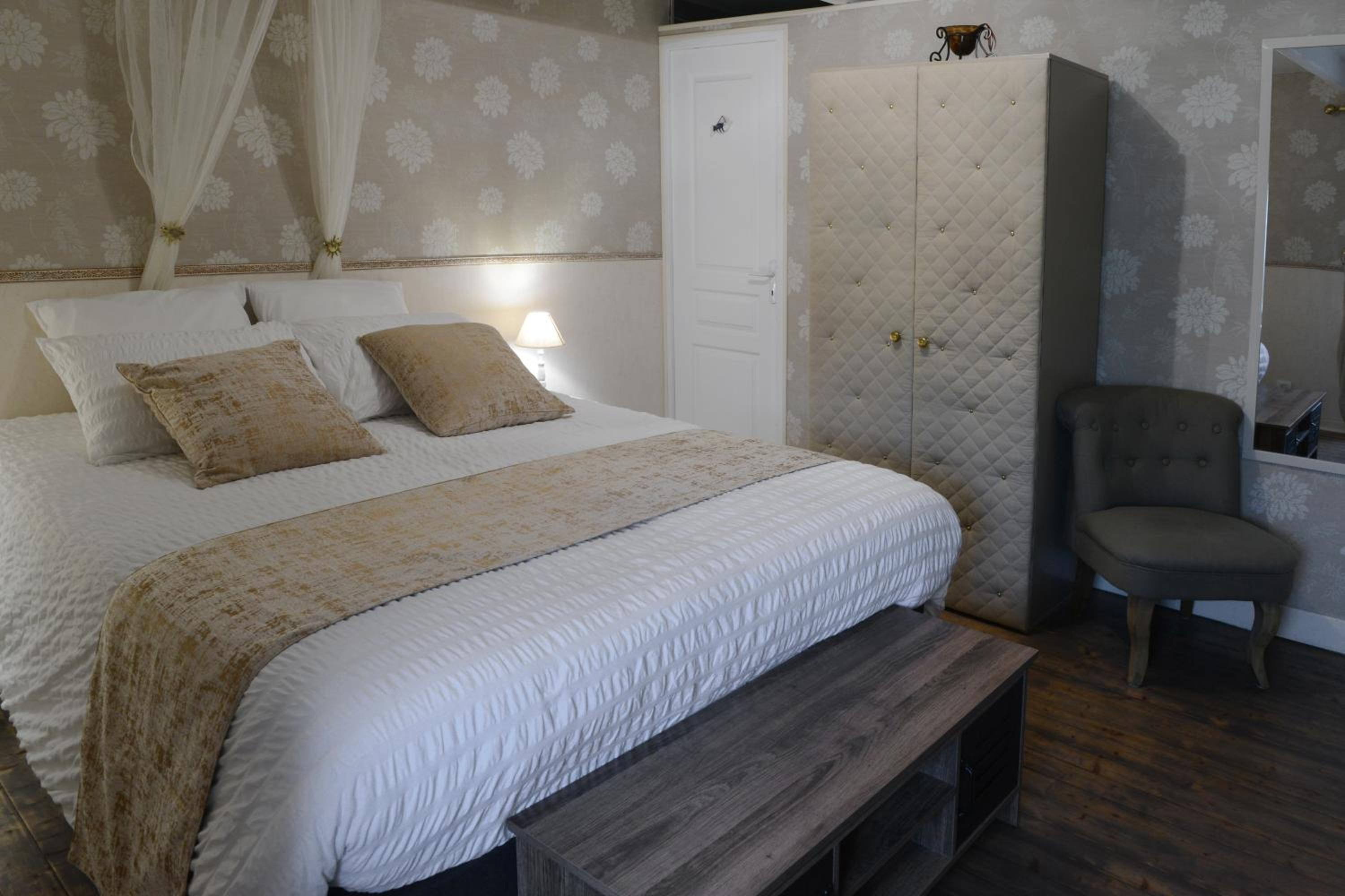 Deluxe Double Room with Shower photo 2