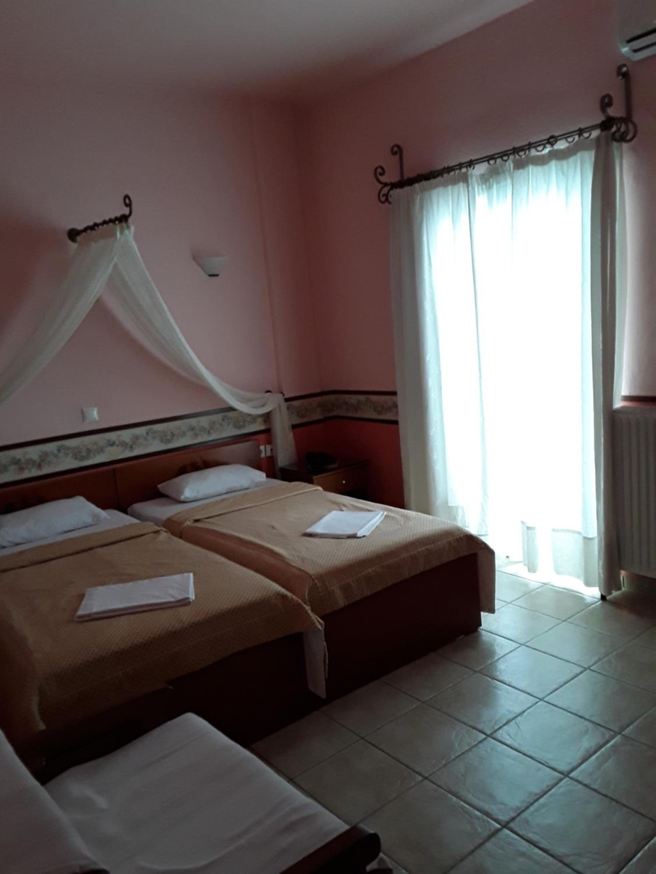 Economy Twin Room photo 1