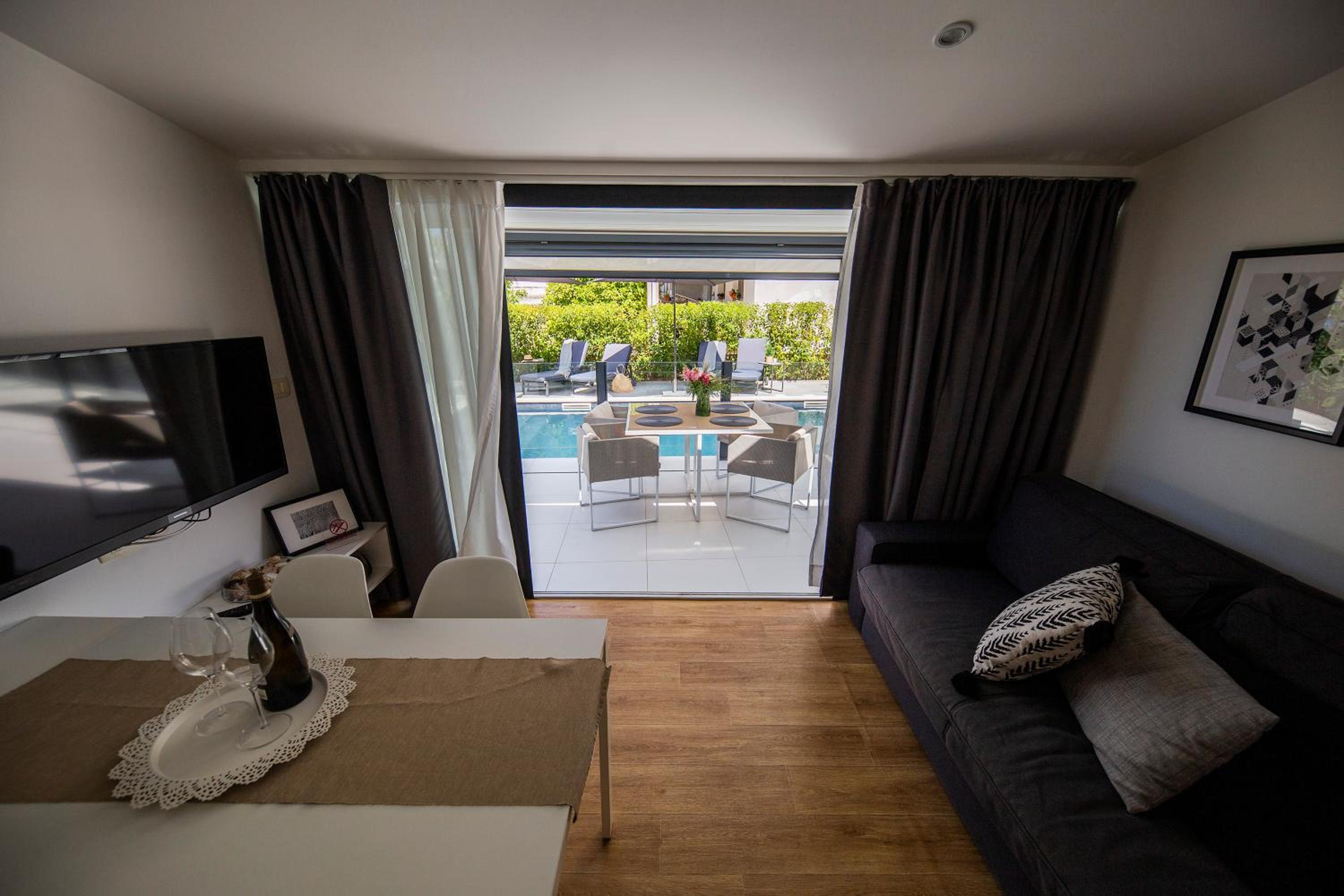 Zweizimmerapartment mit gemeinsamem Poolzugang