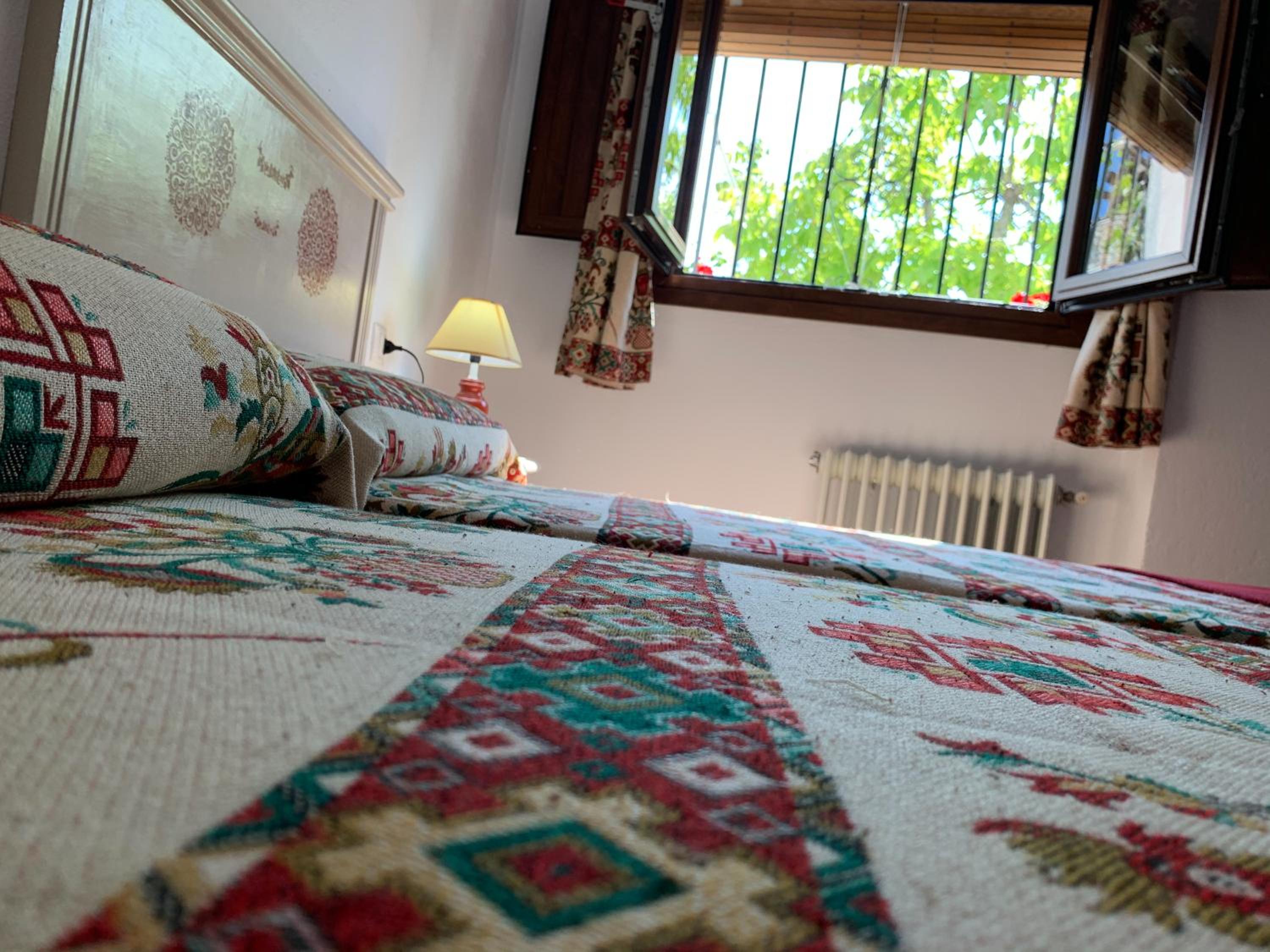 Twin Room - Photo 3