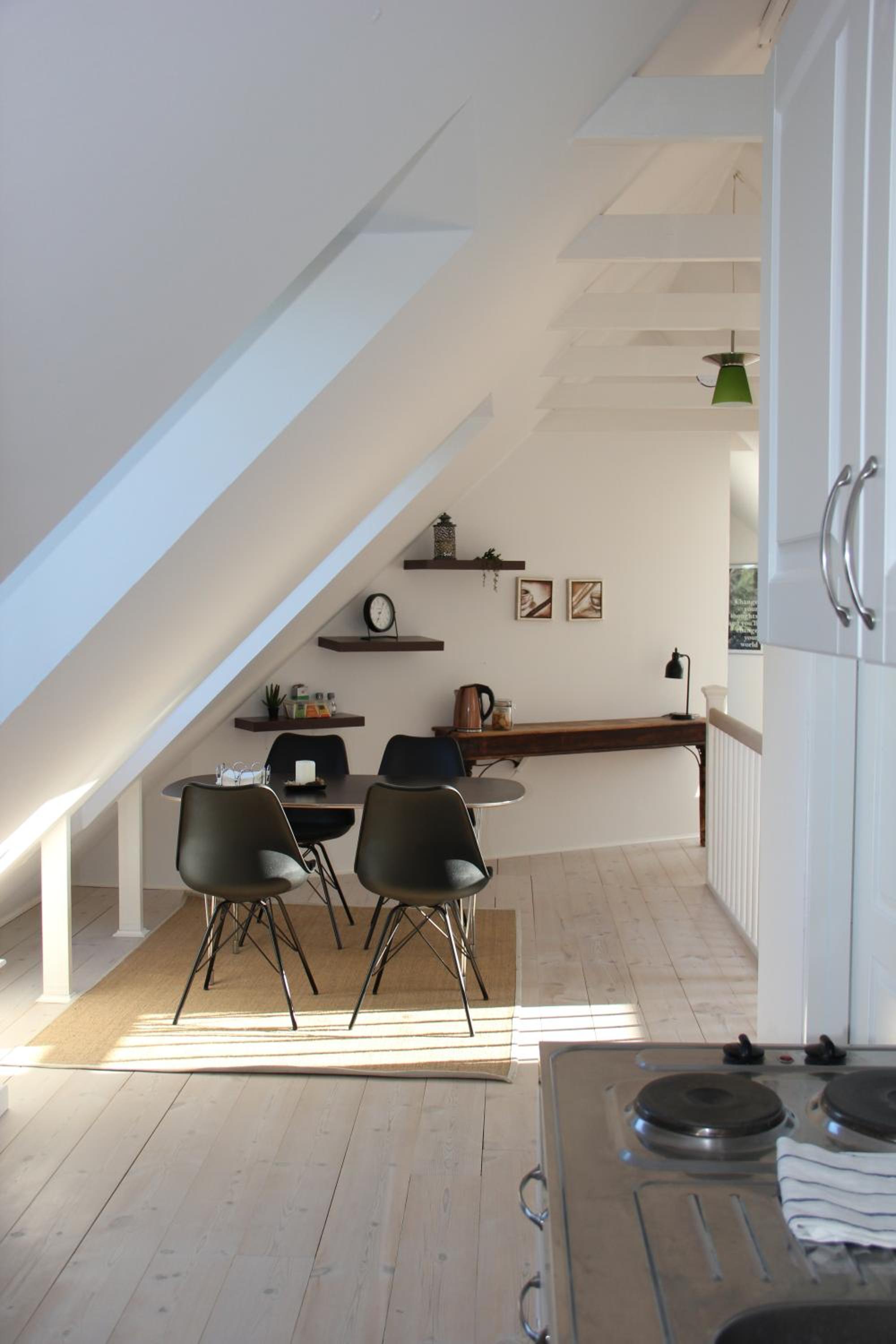 Basic Single Room with Shared Bathroom photo 3