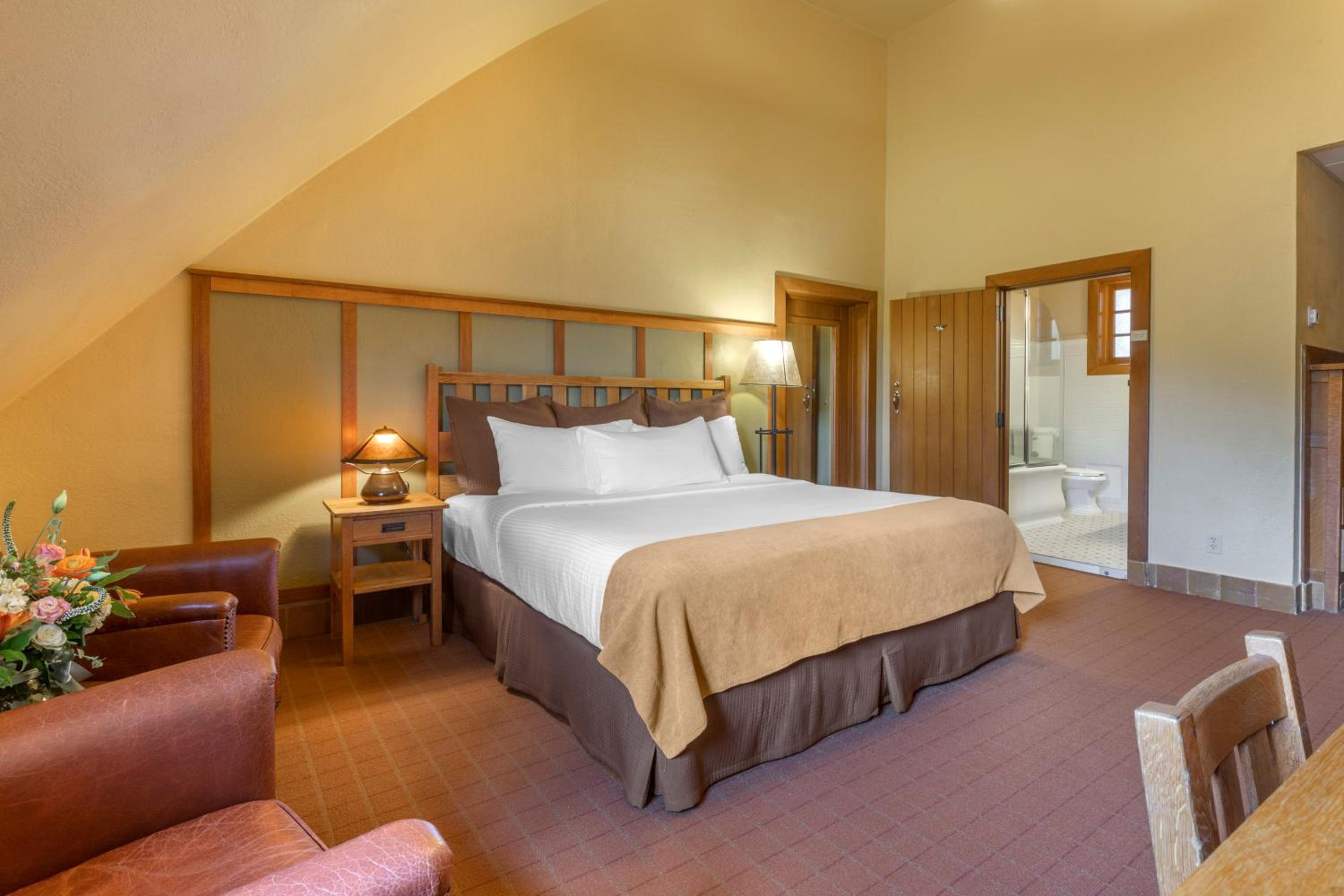Deluxe Resort View Room 1 King Bed - Photo 3