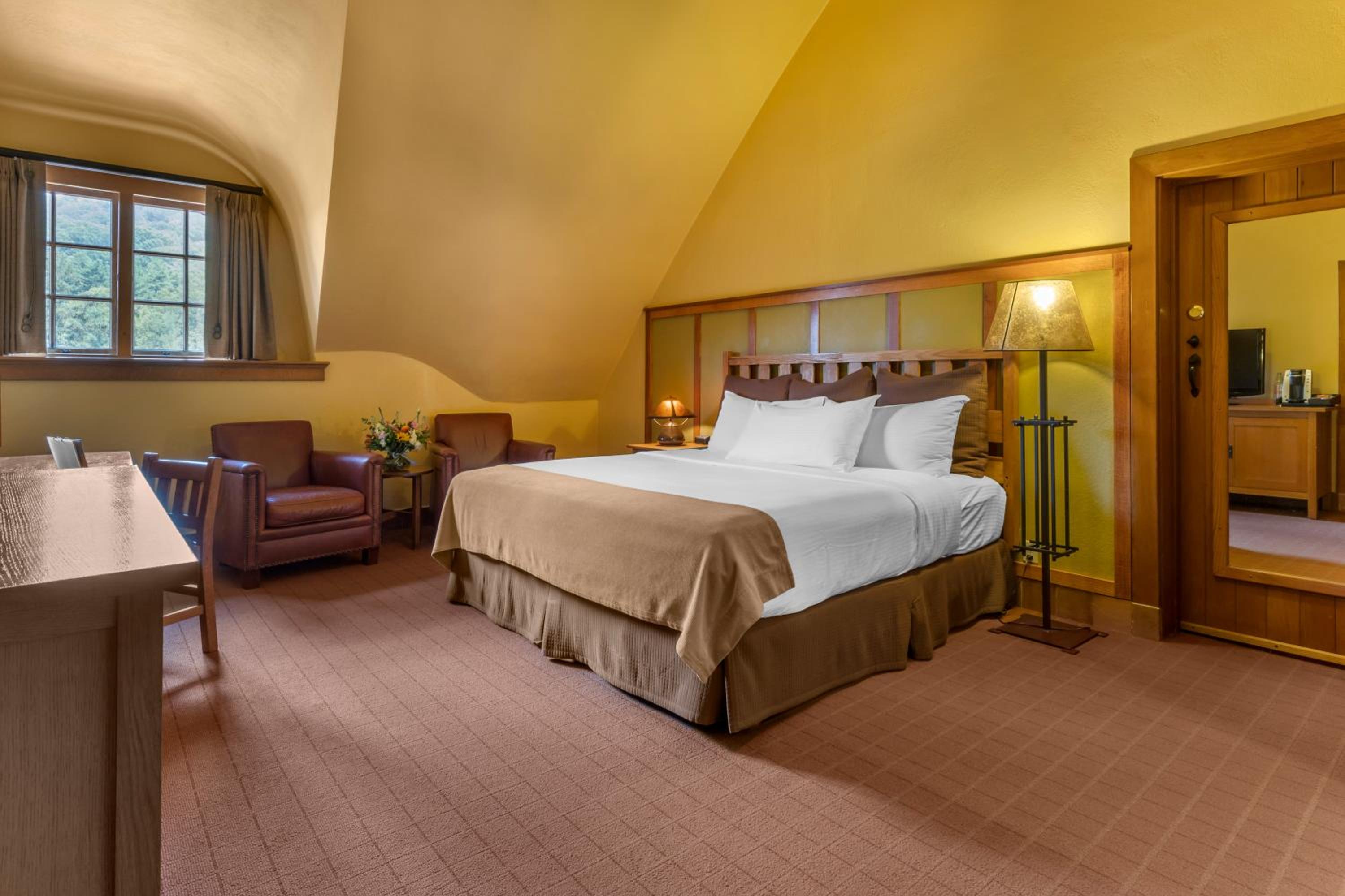 Deluxe Resort View Room 1 King Bed - Photo 1