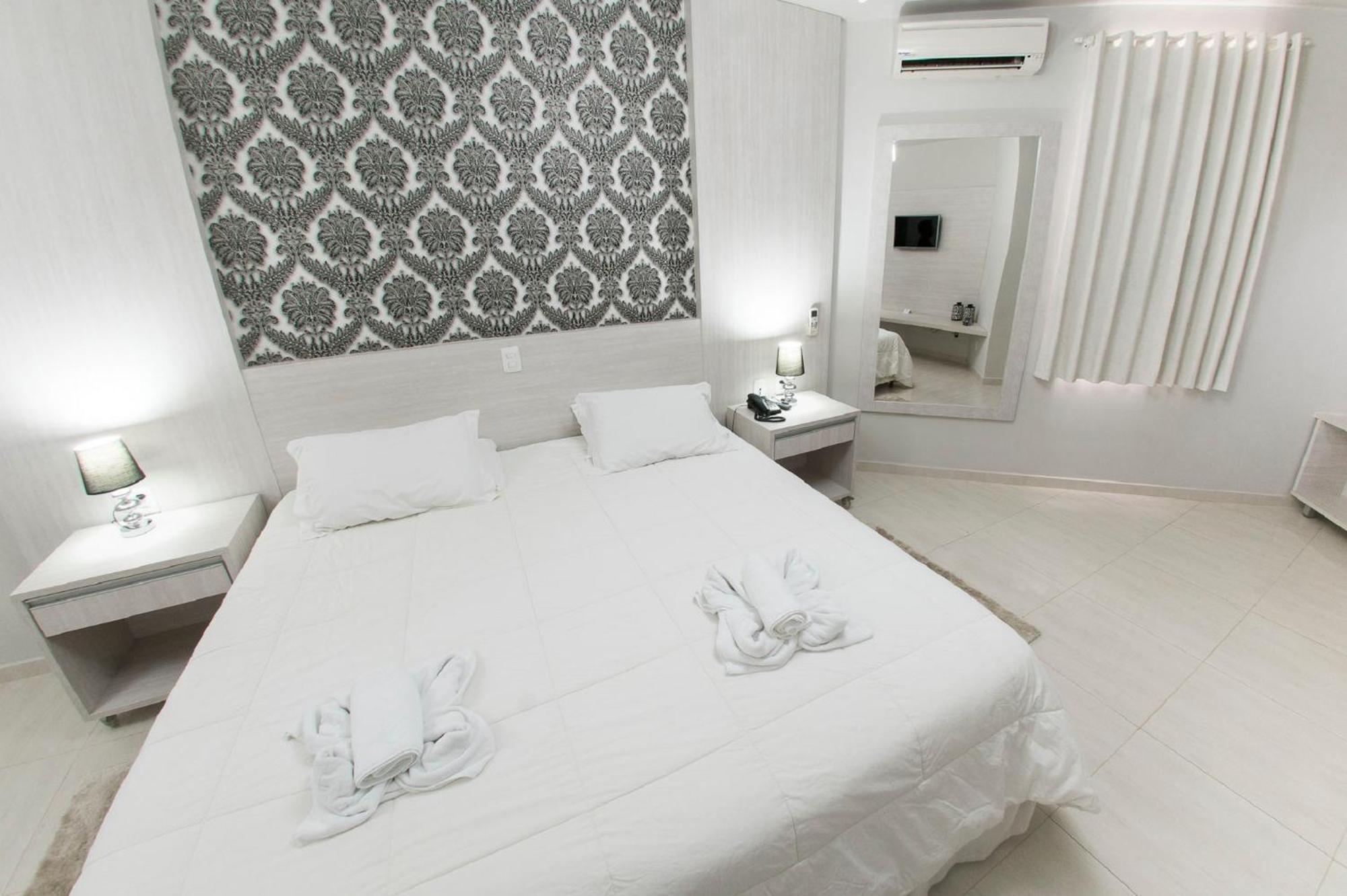 Queen Suite with Spa Bath photo 2