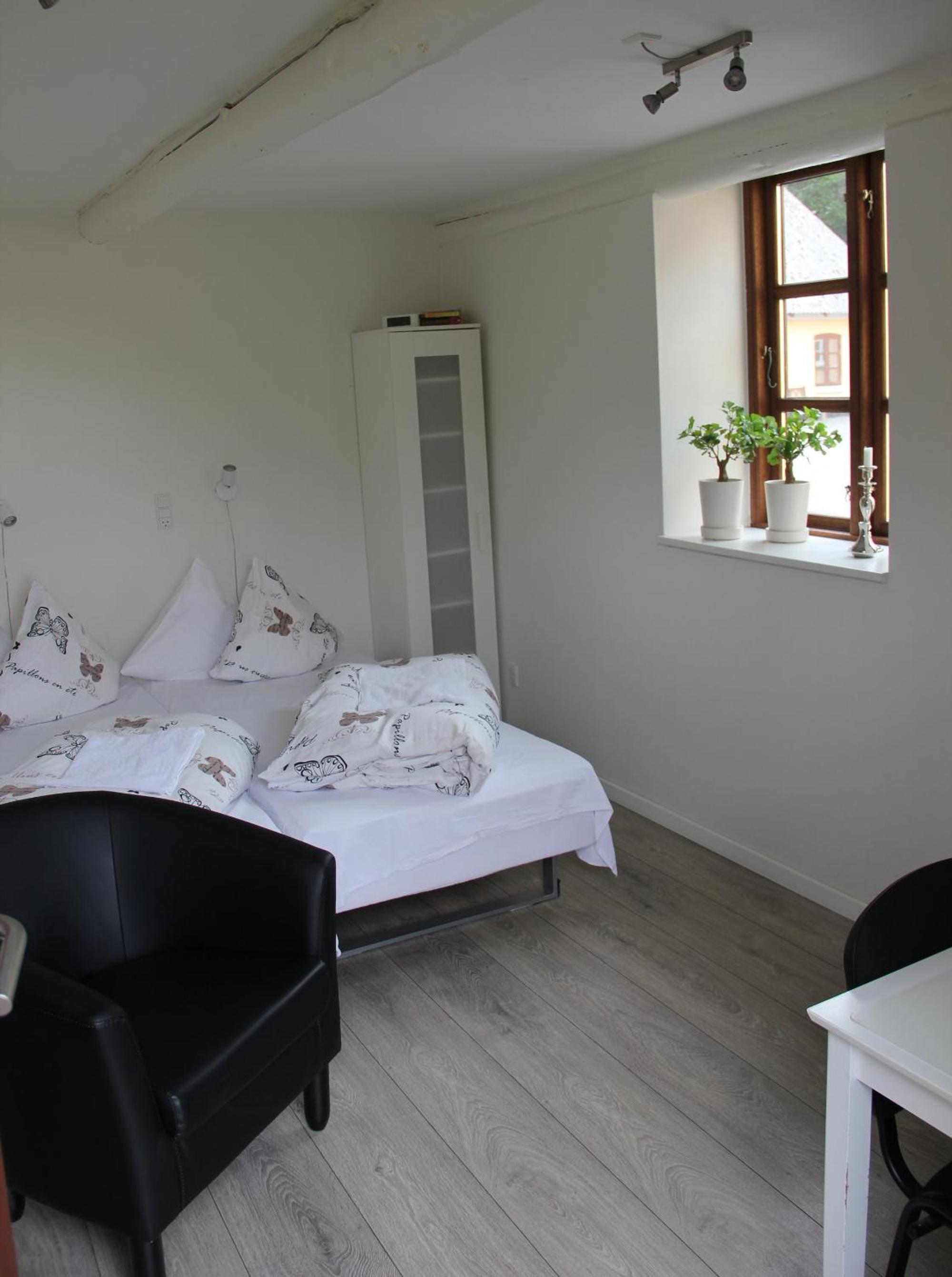 Studio (2 Adults) - Photo 1