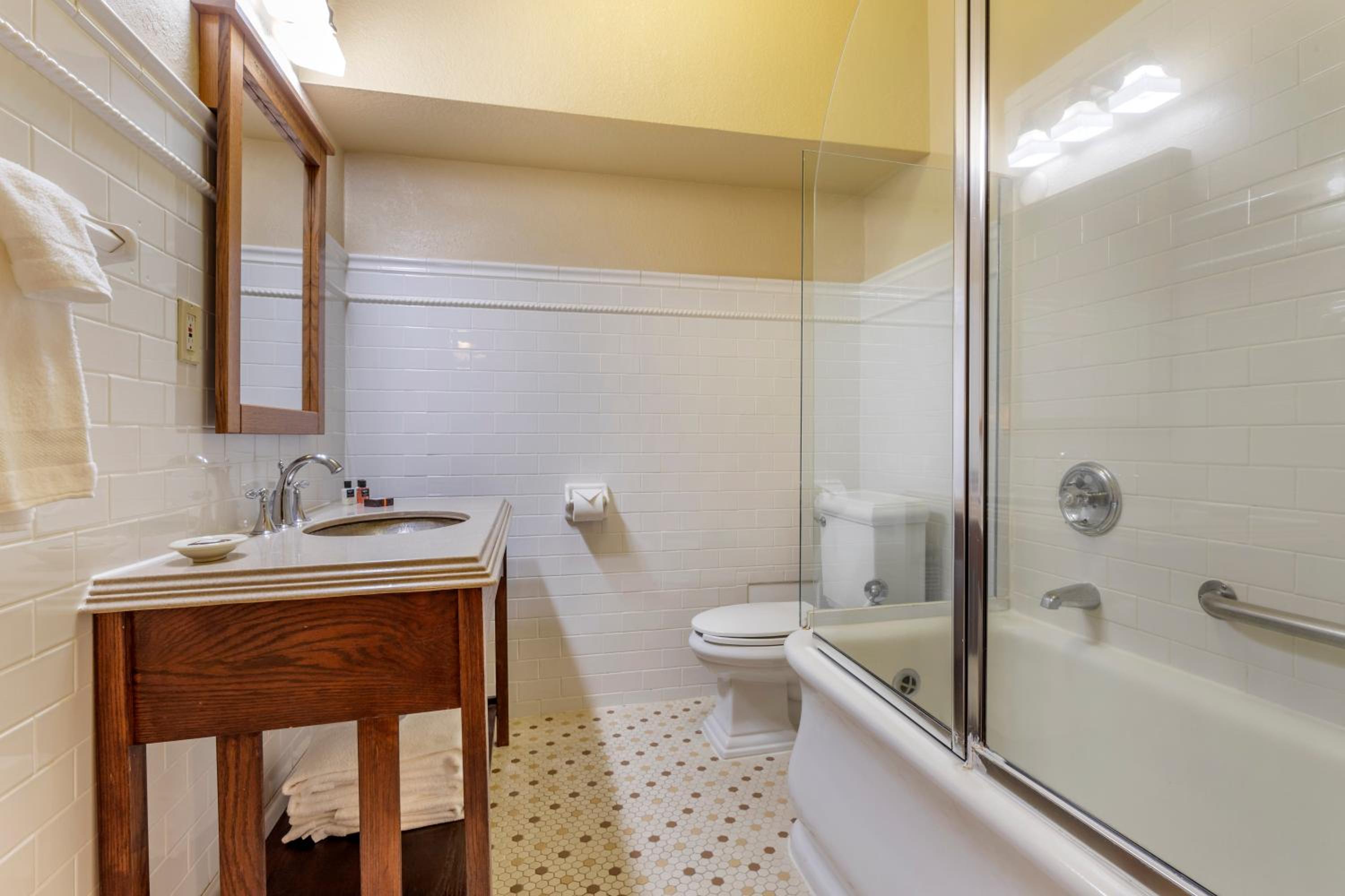 Deluxe Mountain View with 2 Double Beds - Photo 5
