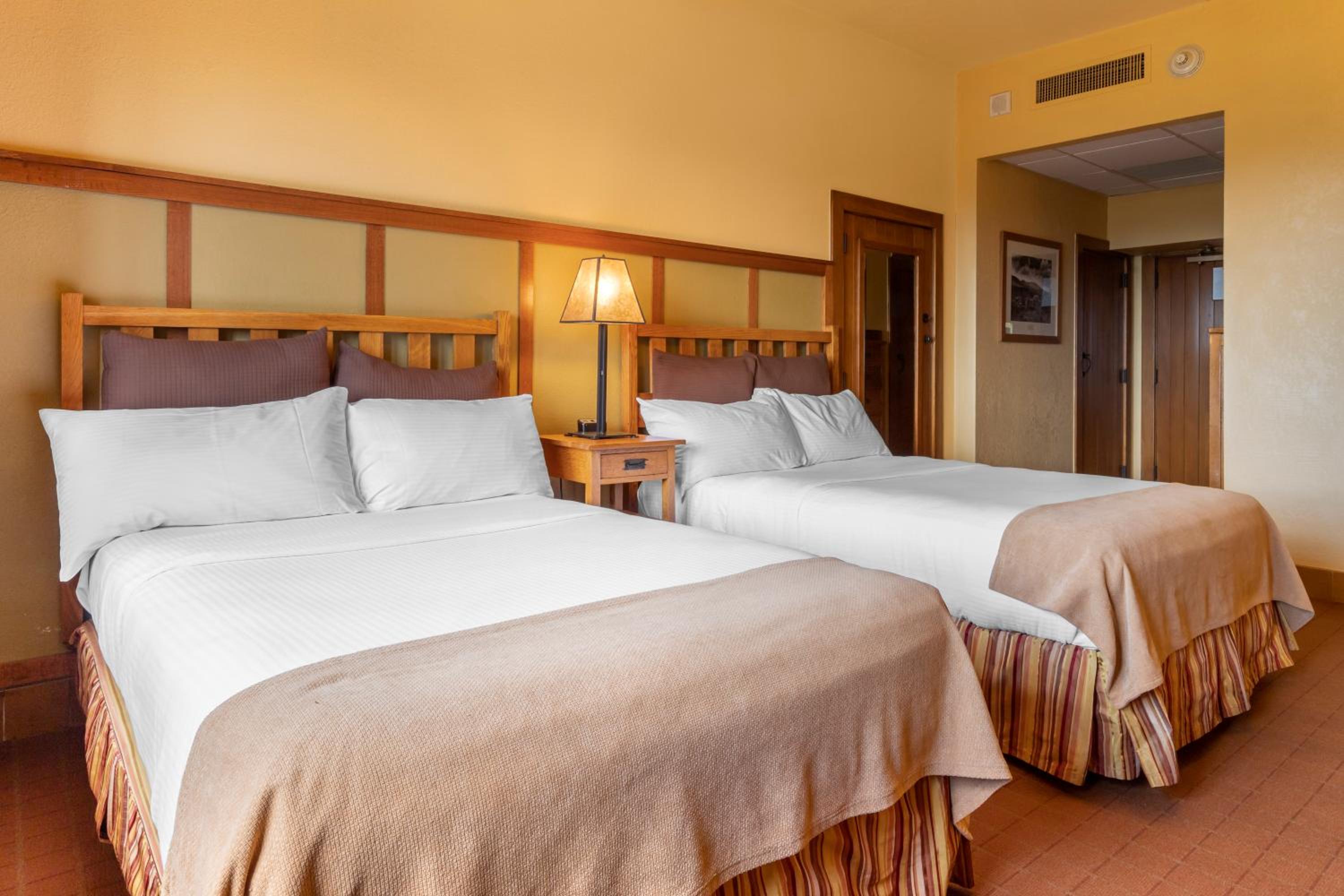 Deluxe Mountain View with 2 Double Beds - Photo 2
