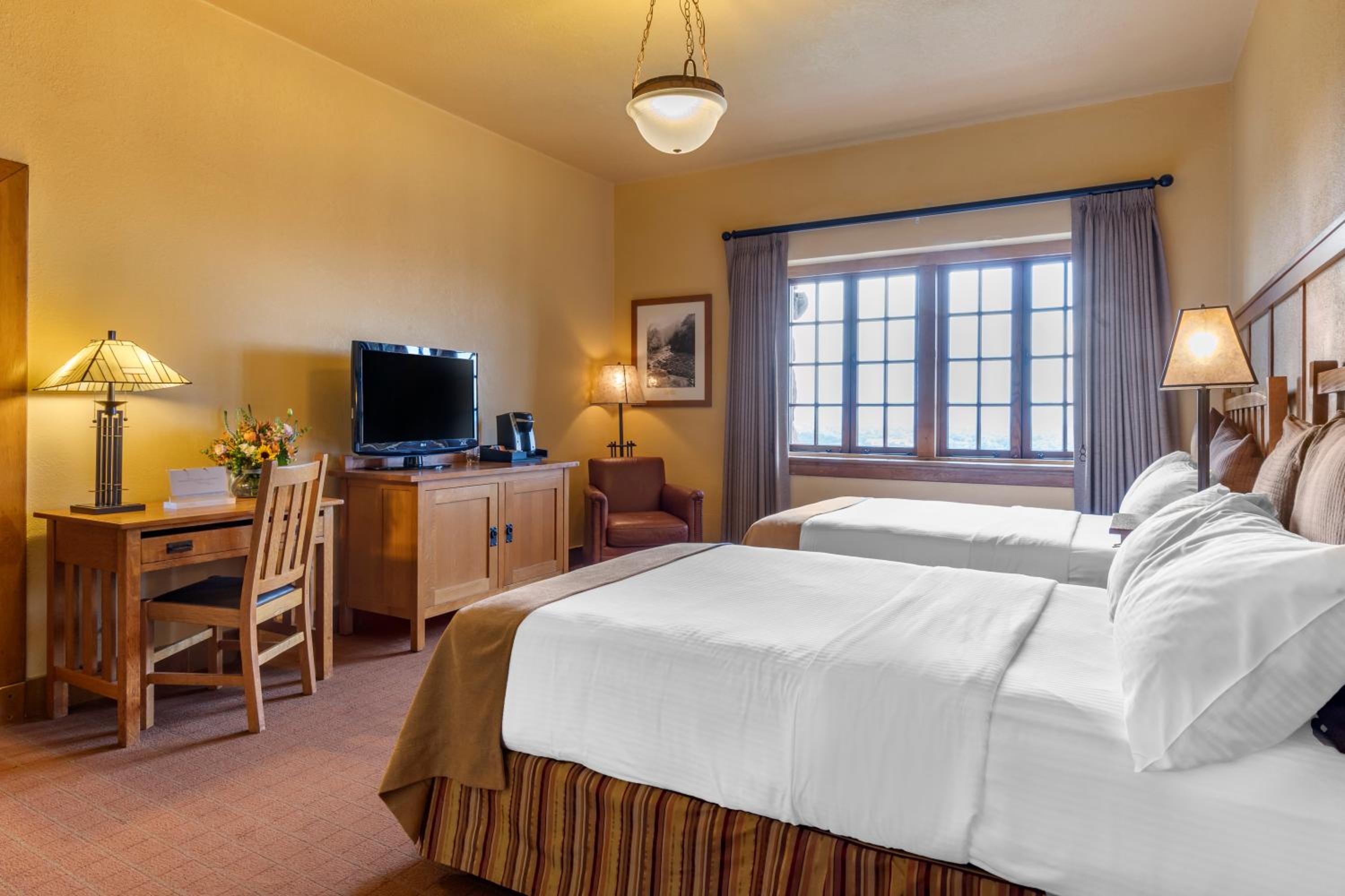 Deluxe Mountain View with 2 Double Beds - Photo 1