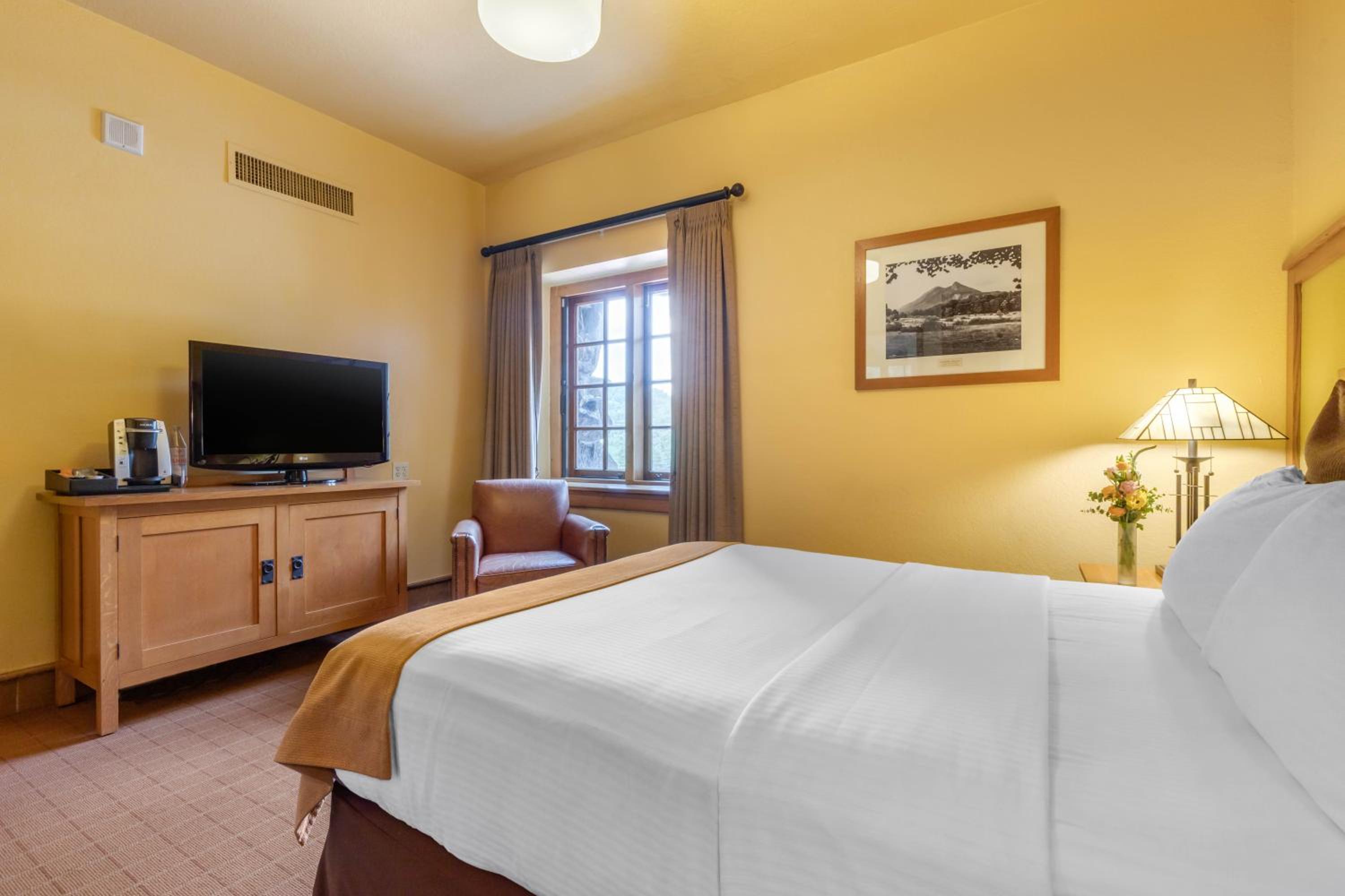 Traditional Room 1 Queen Bed - Photo 1