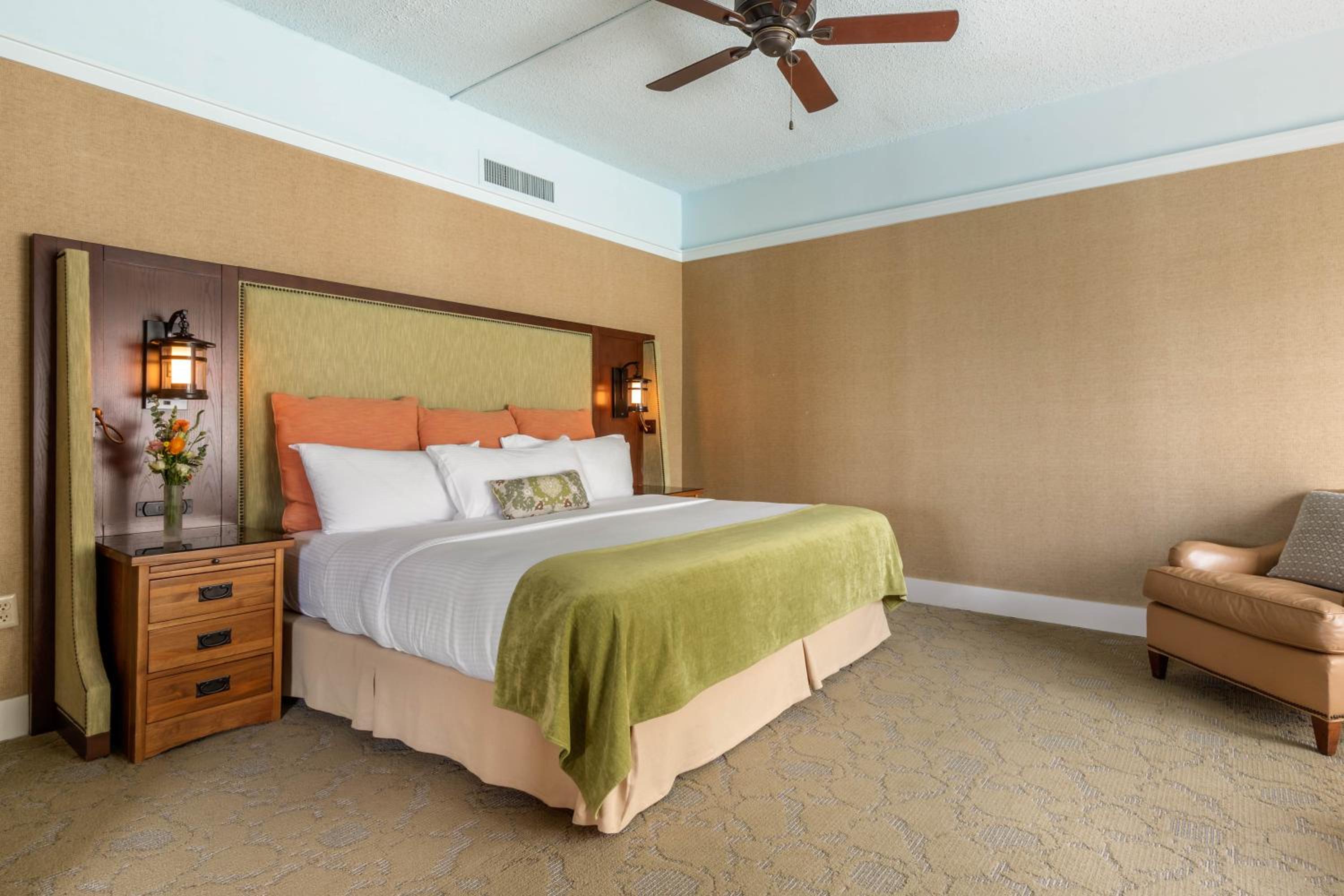 Executive Junior Suite with One King Bed - Photo 3