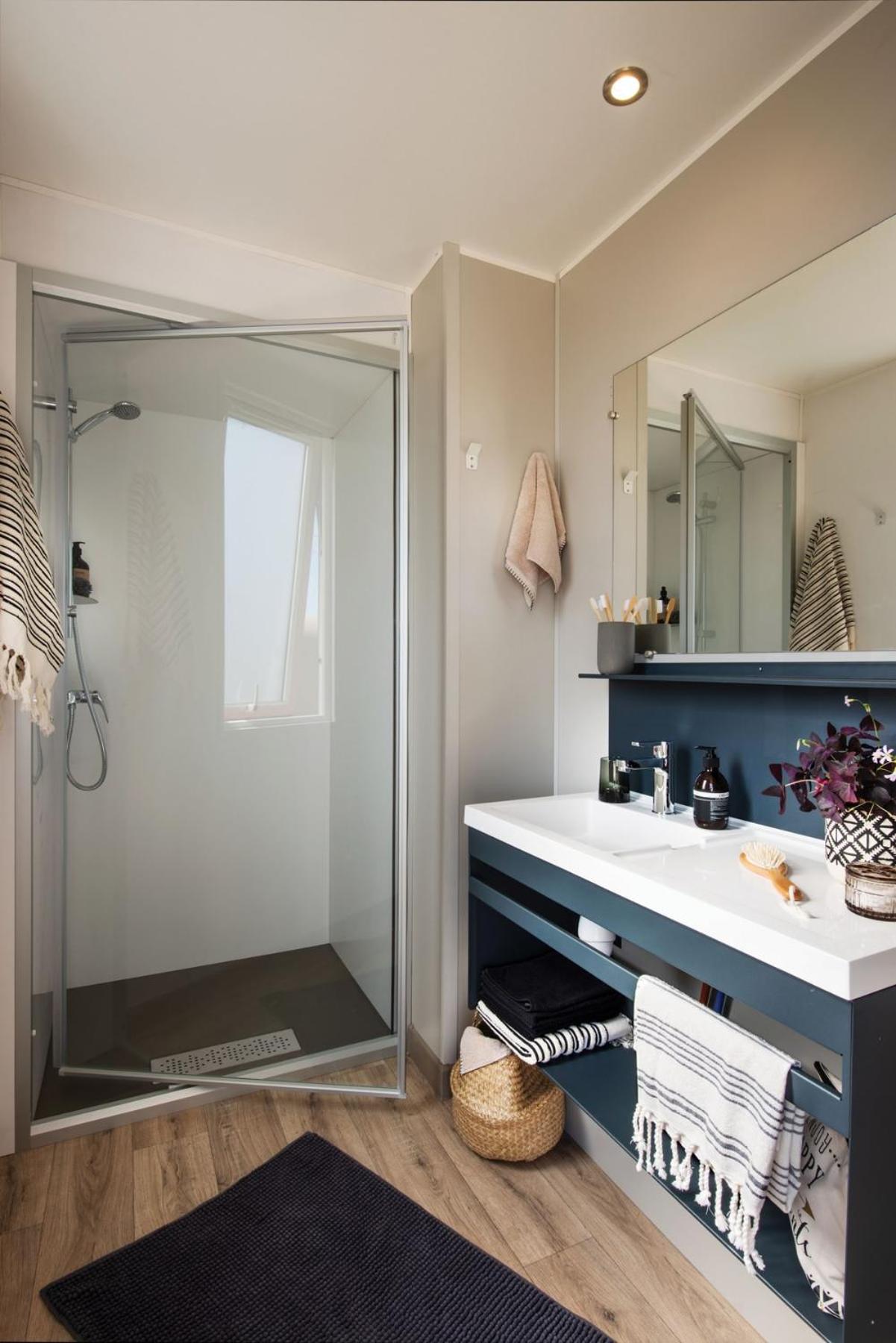 Premium Three-Bedroom Mobile Home photo 2