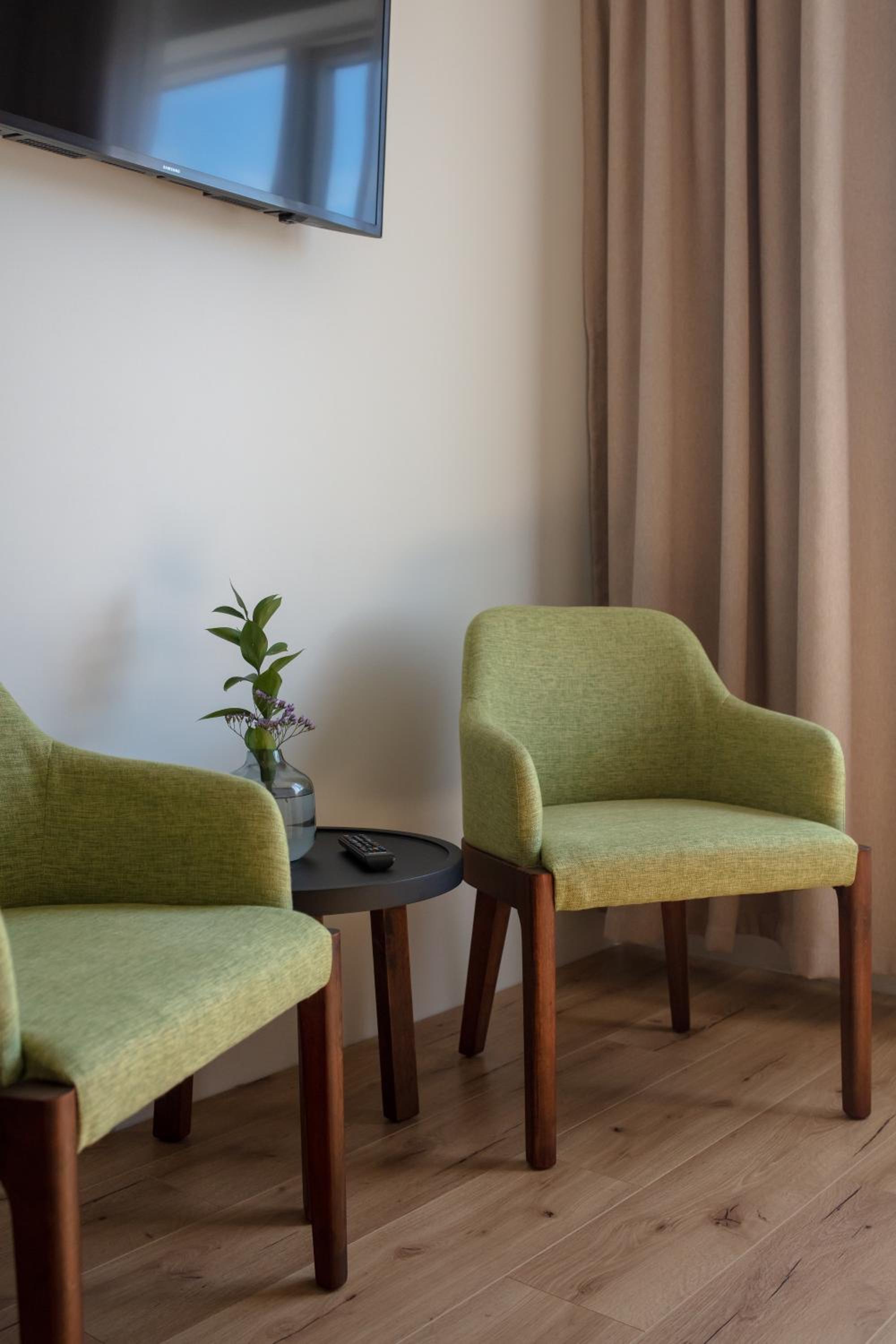Standard Double or Twin Room with Mountain View photo 3