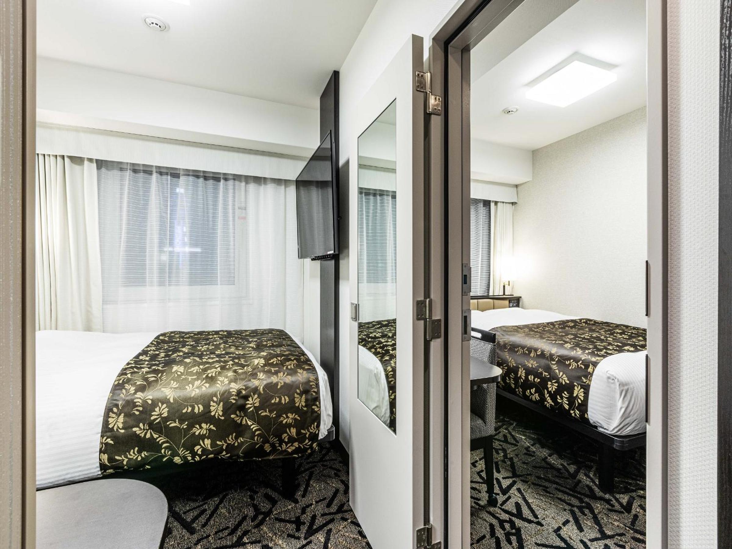 Connecting Room