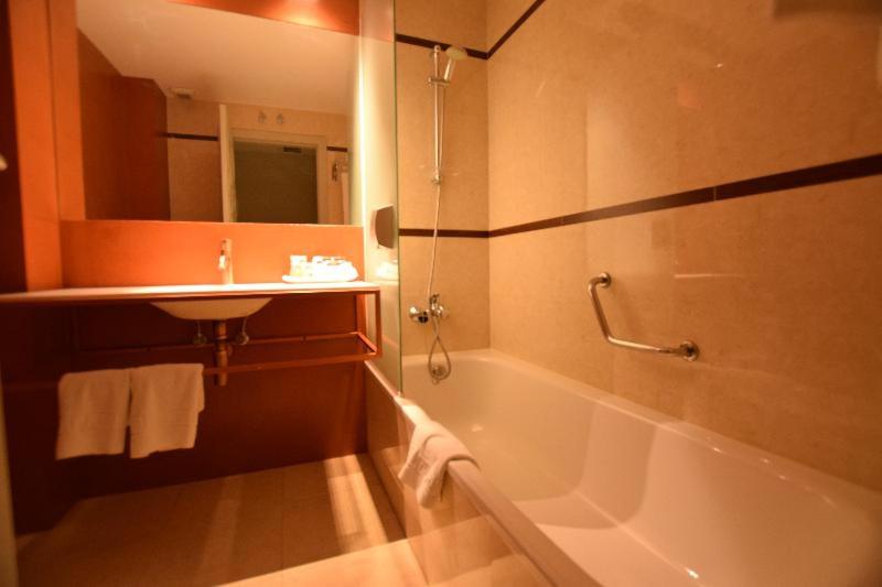 Double or Twin Room - Photo 11