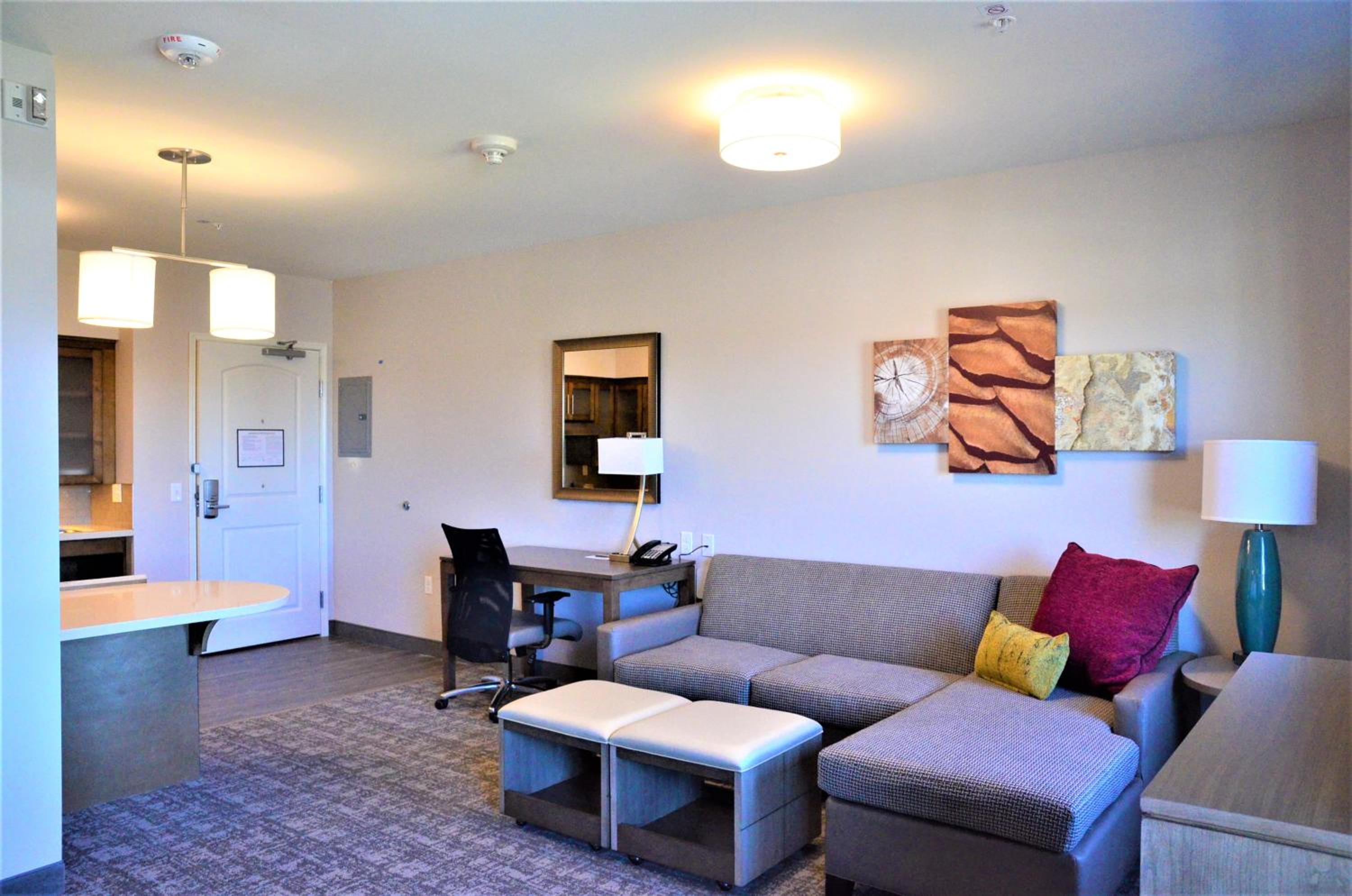 Studio Queen Suite - Non-Smoking - Photo 1