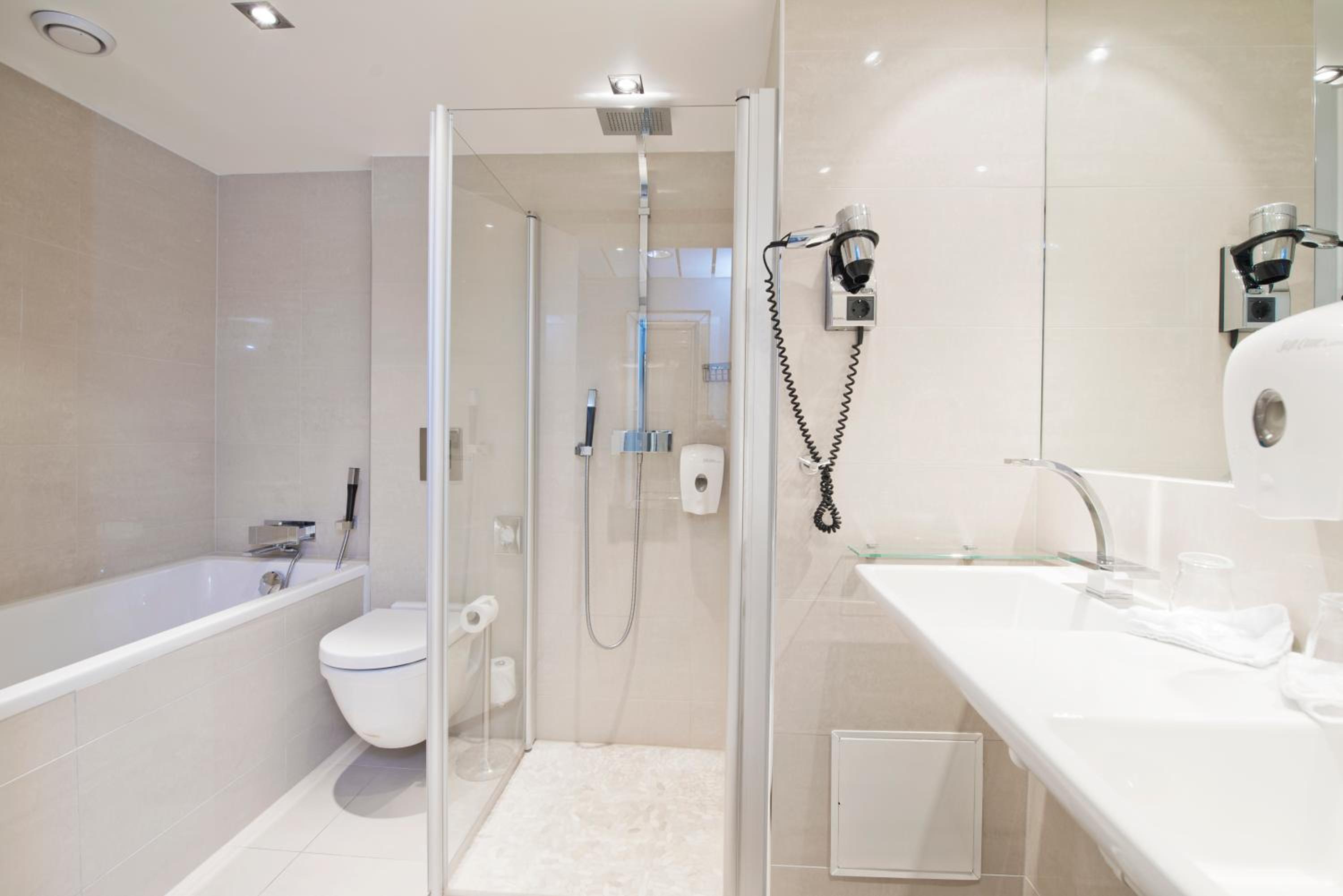 Business Double or Twin Room - Photo 13