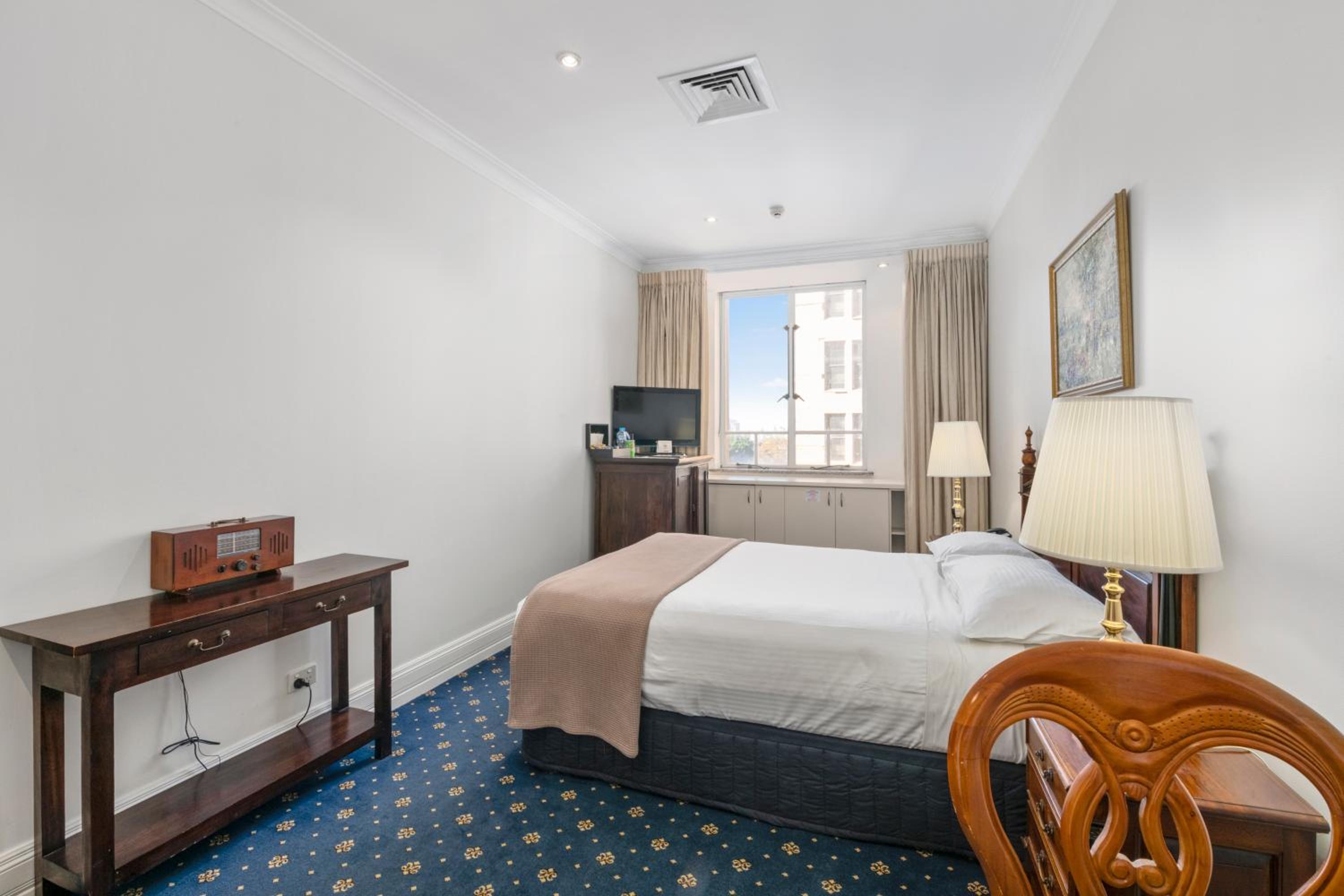 Standard Queen Room