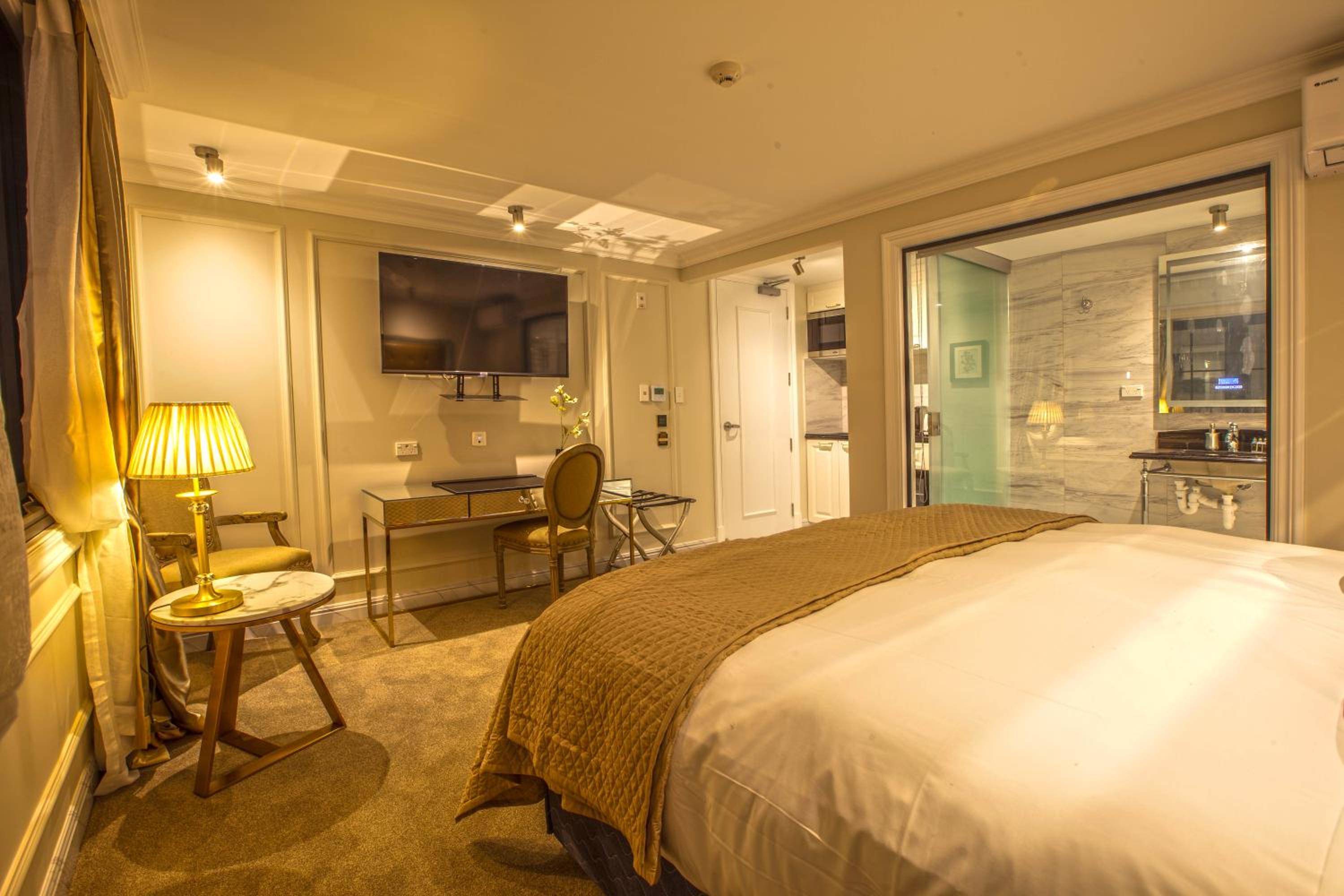 Deluxe King Room