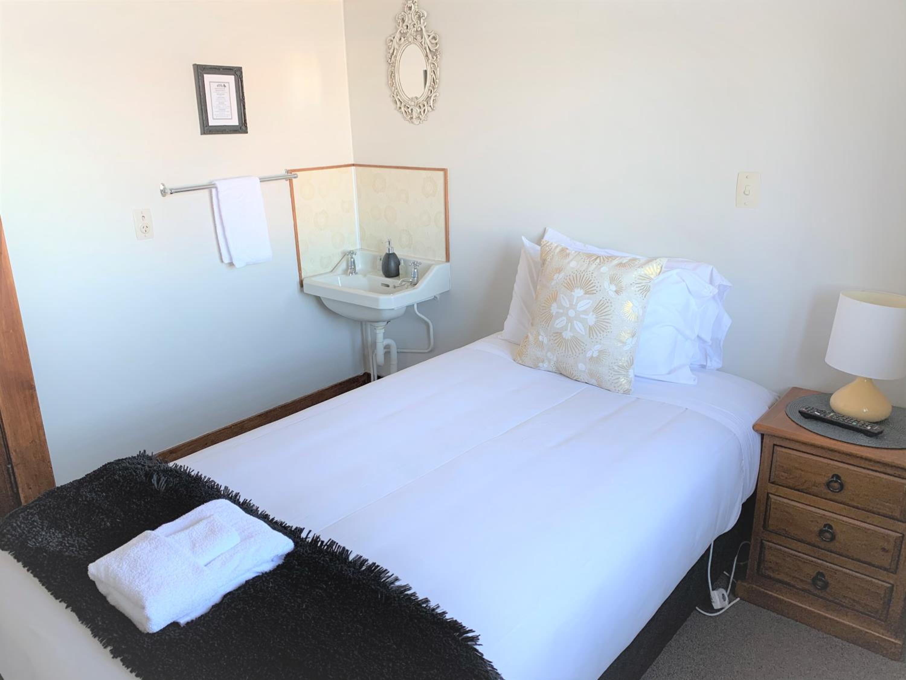 Standard Single Room with Shared Bathroom photo 2