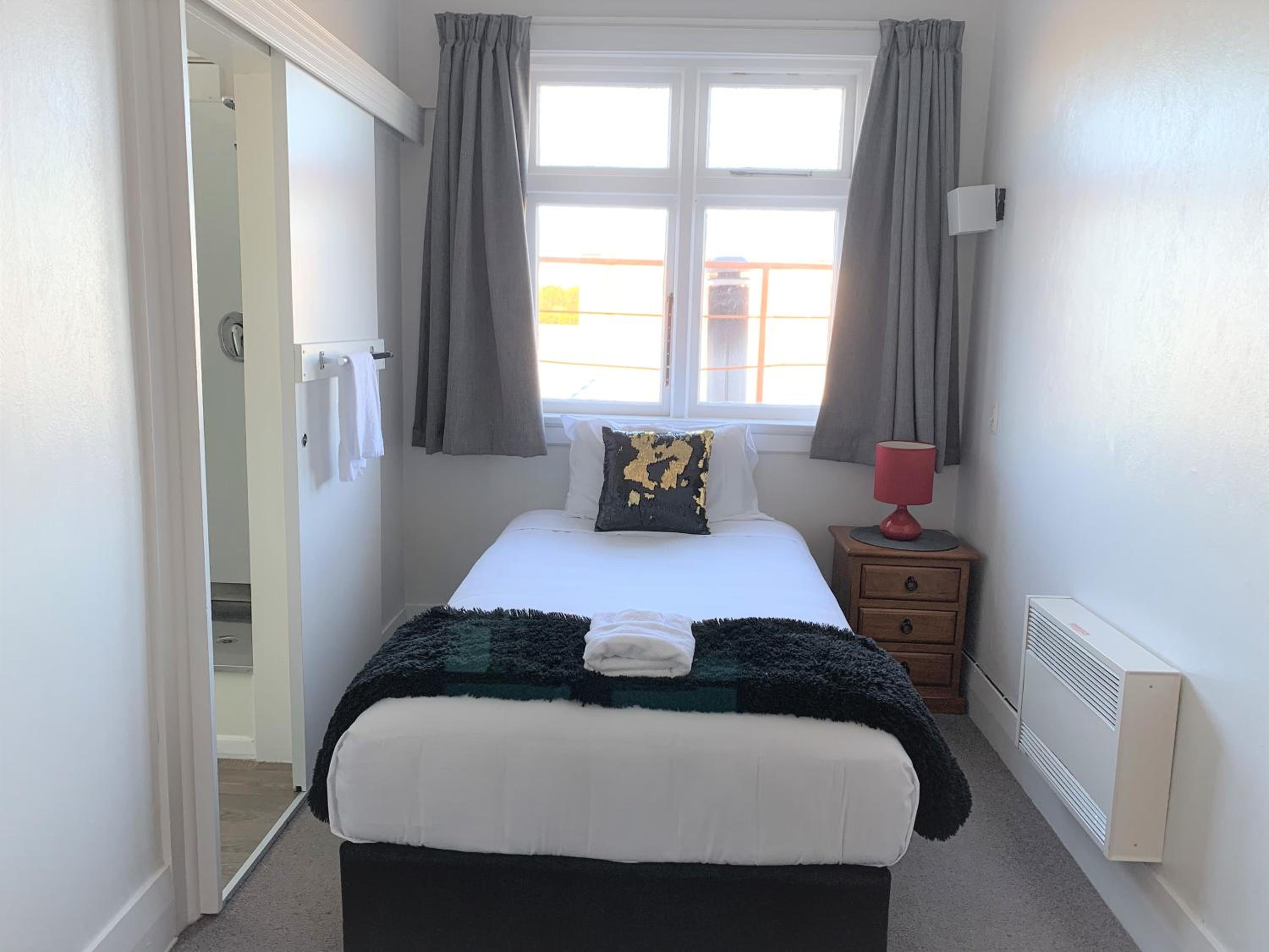 Single Room with Bathroom photo 1