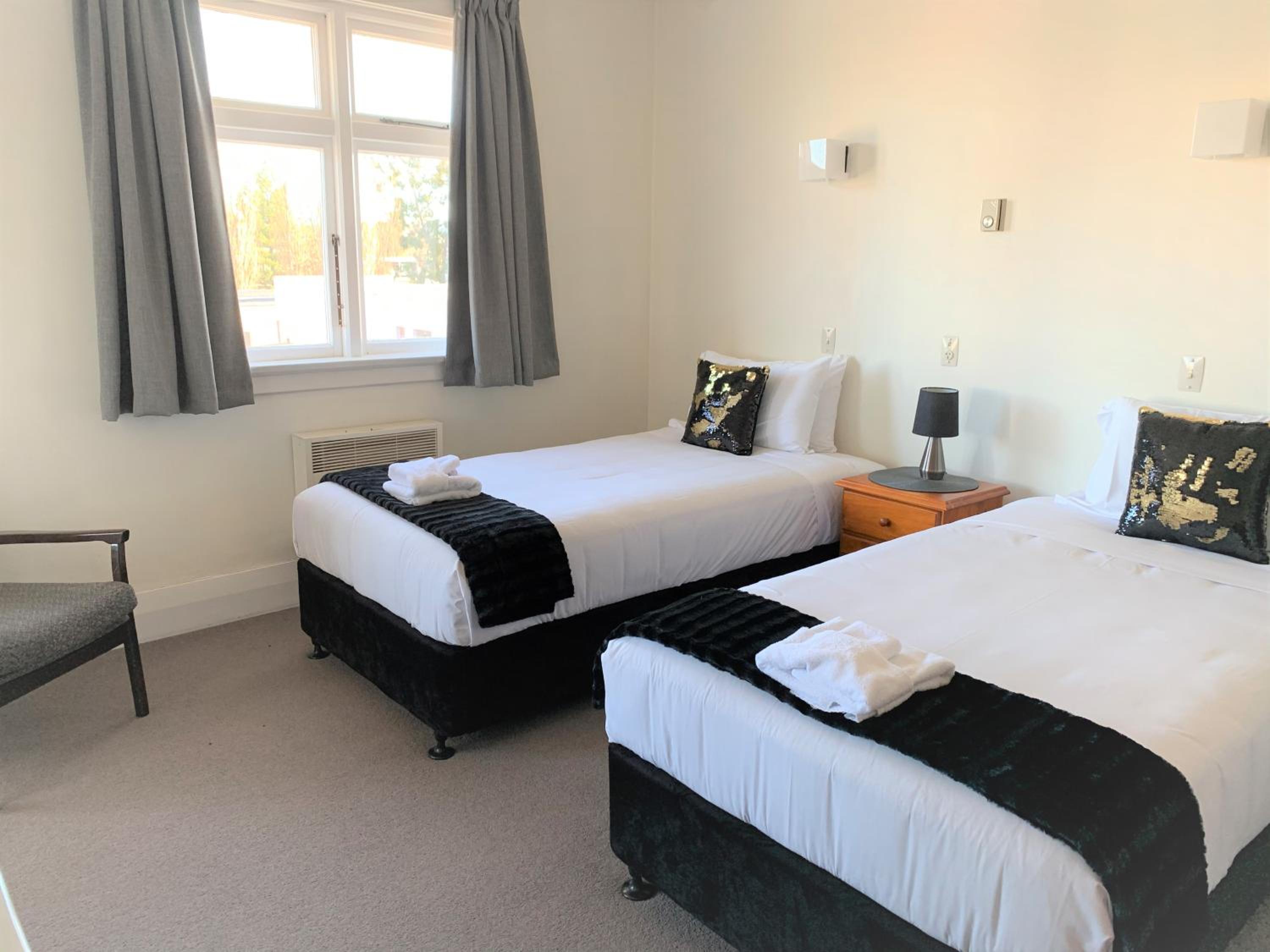 Standard Twin Room with Shared Bathroom photo 3