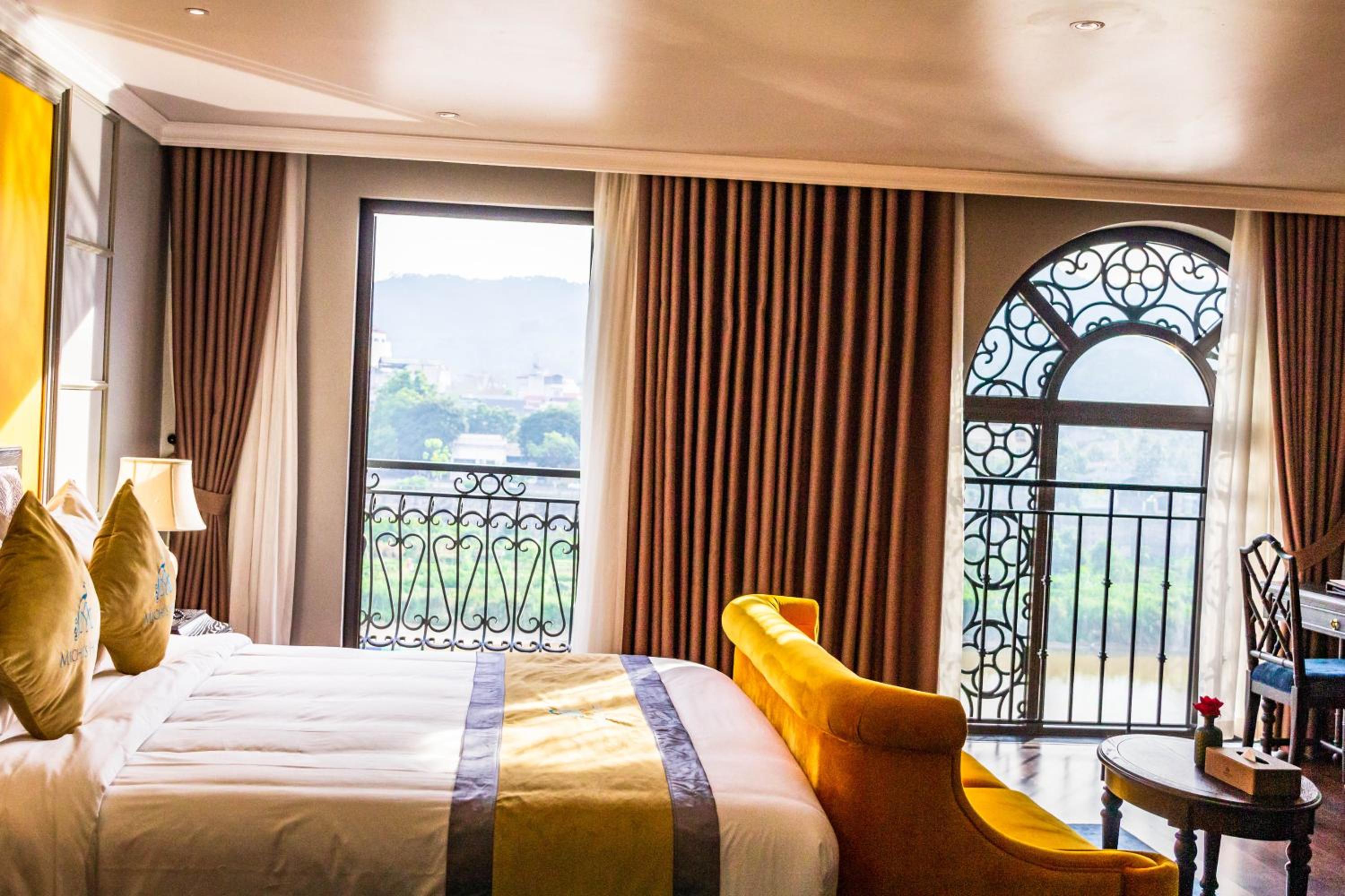 Twin Room with View