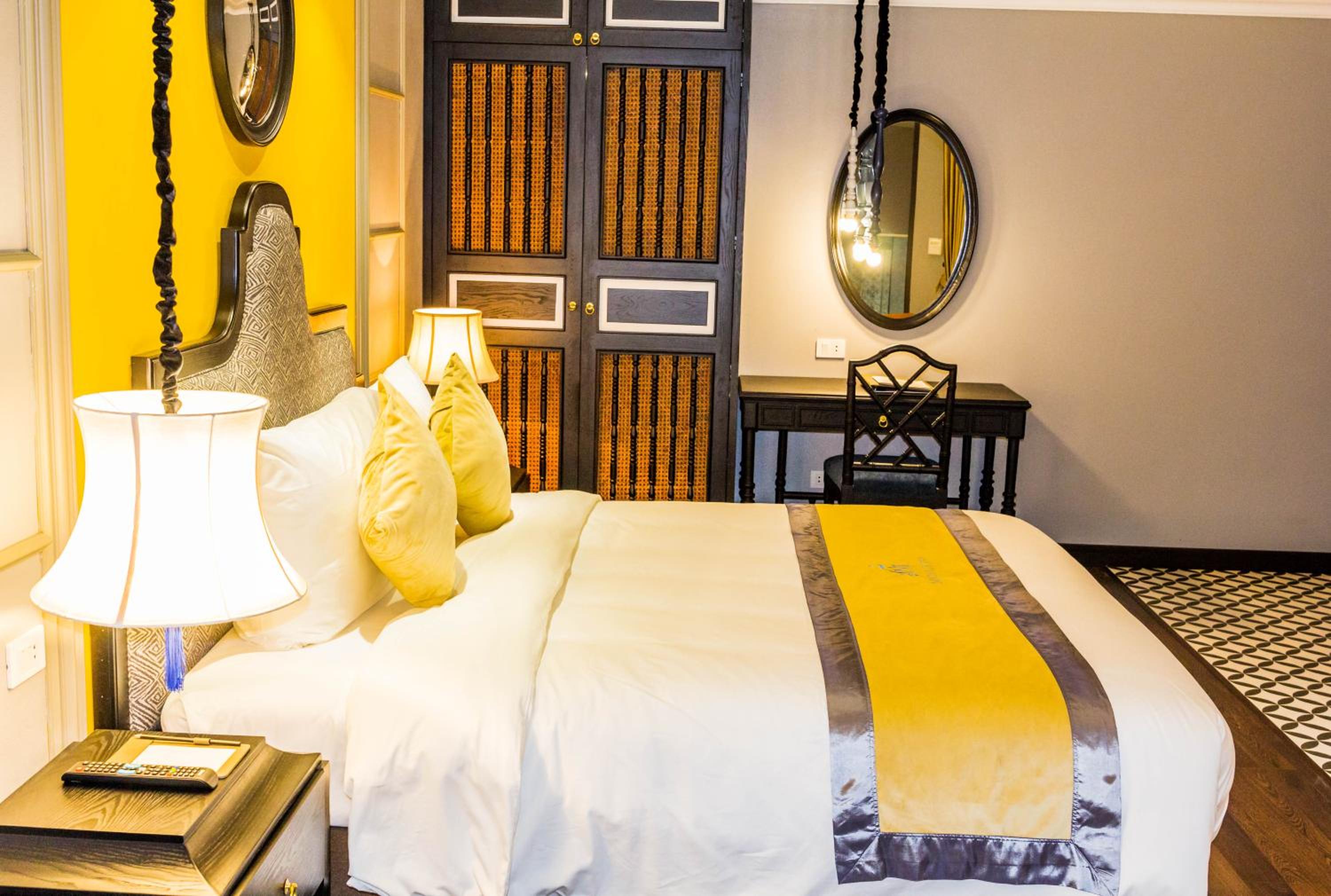 Large Double Room - Photo 4