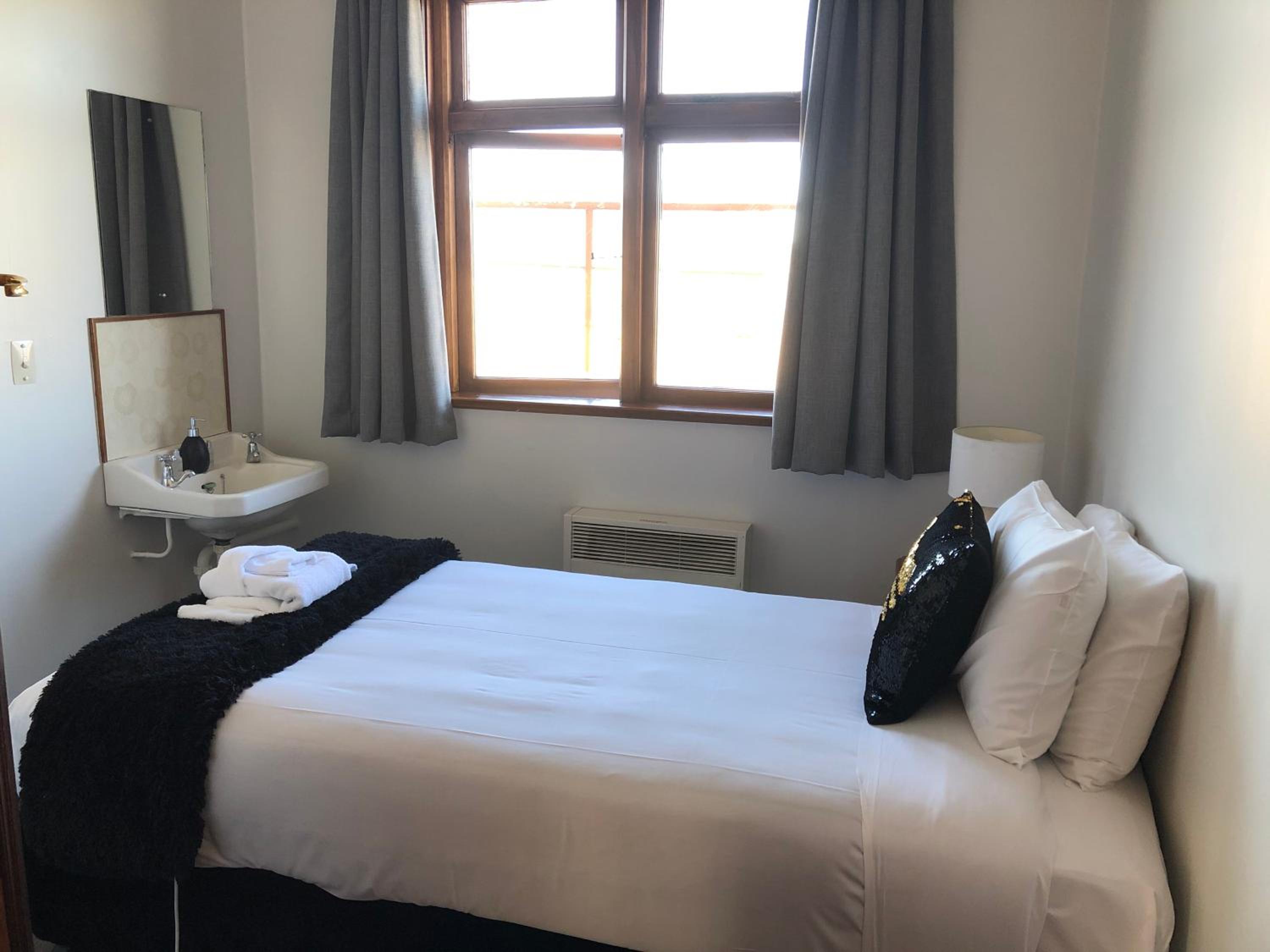 Single Room with Shared Bathroom photo 1