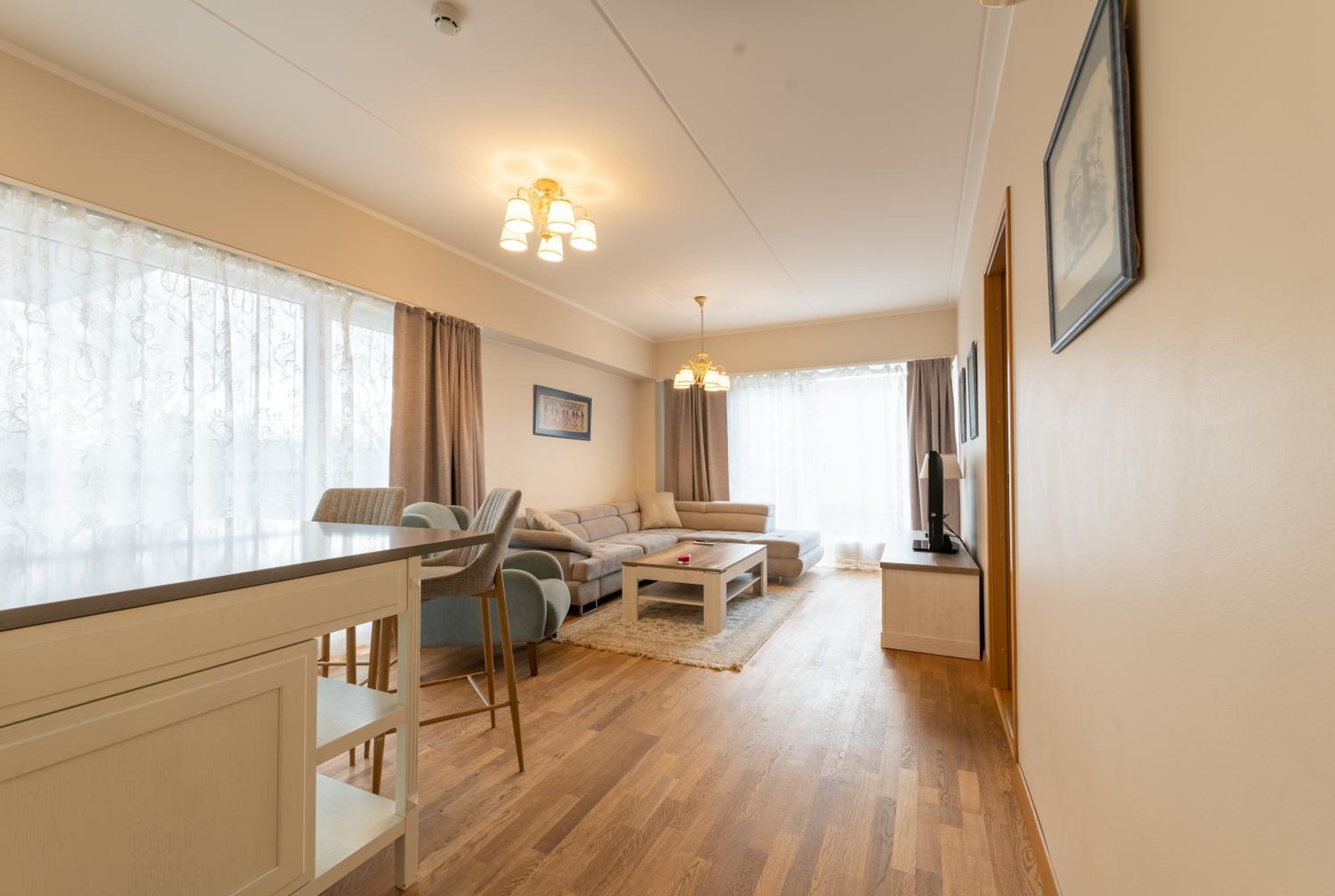 Apartment with Balcony - Photo 2
