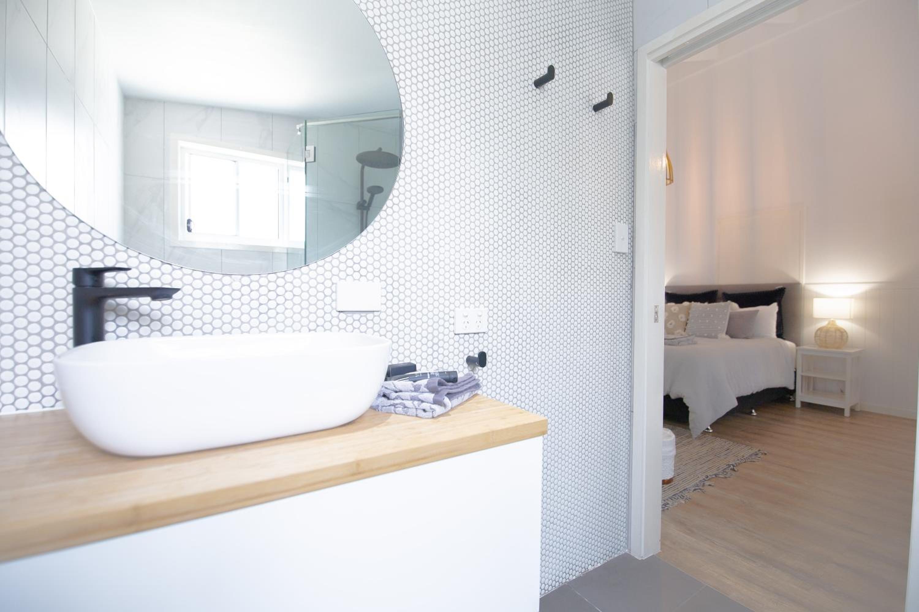 Queen Studio with Shower photo 2