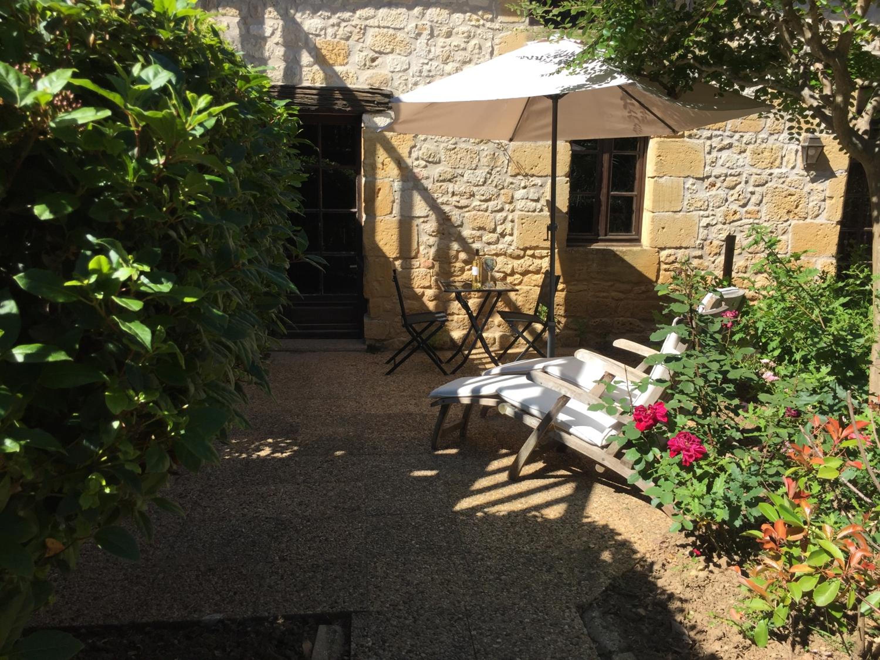 Double Room with Park View - Photo 3