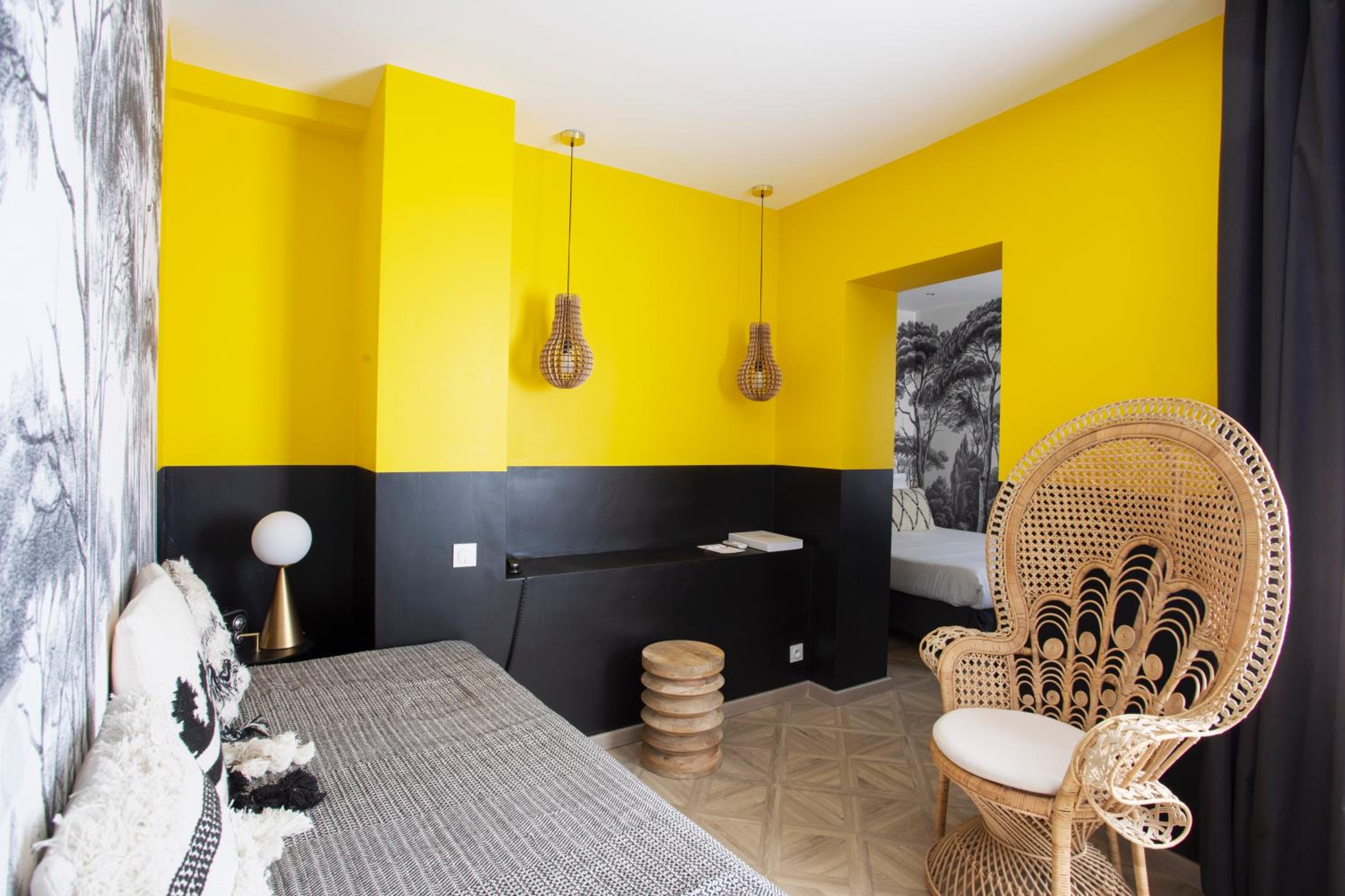 Suite - Photo 10