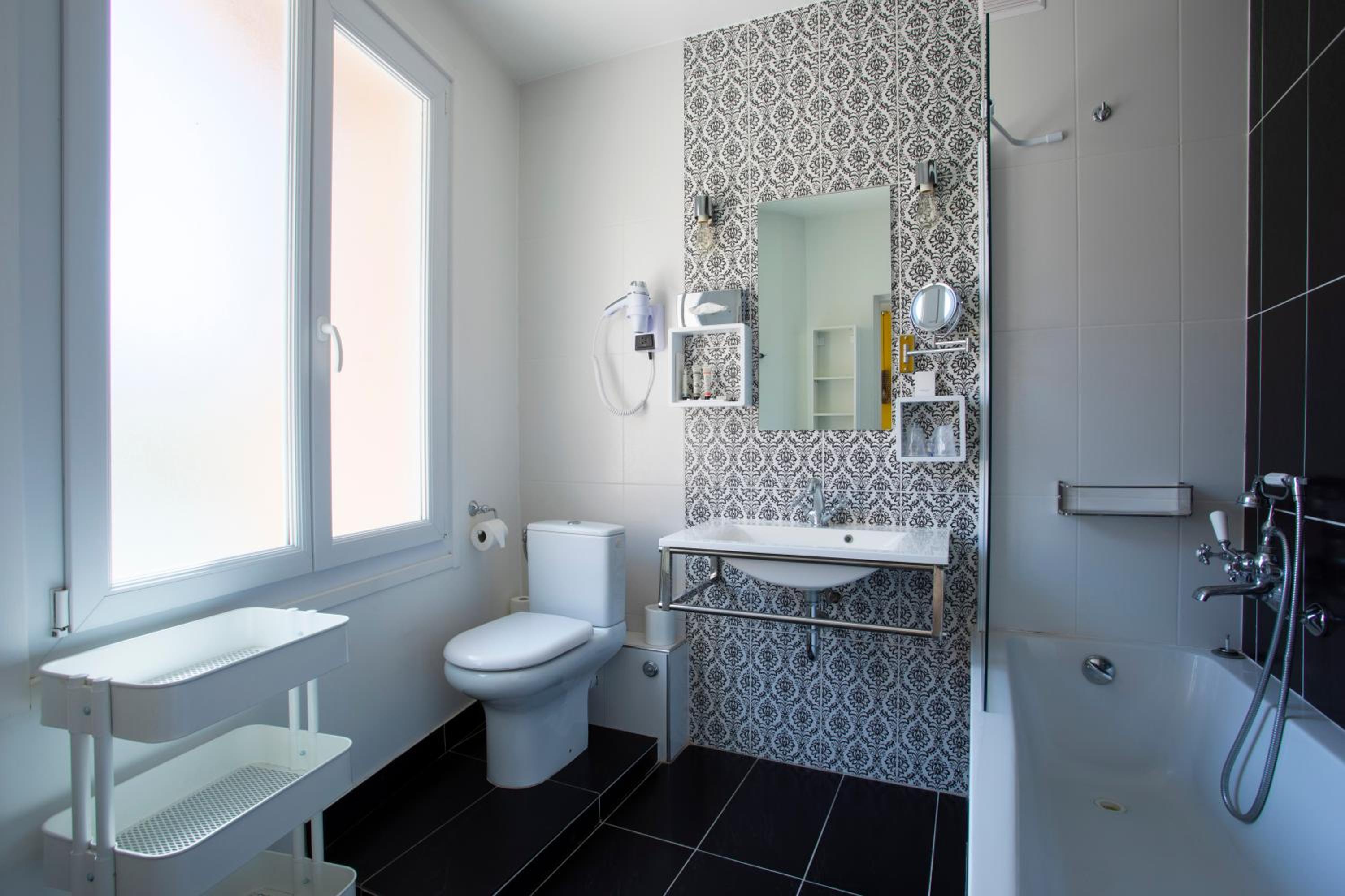 Suite - Photo 8