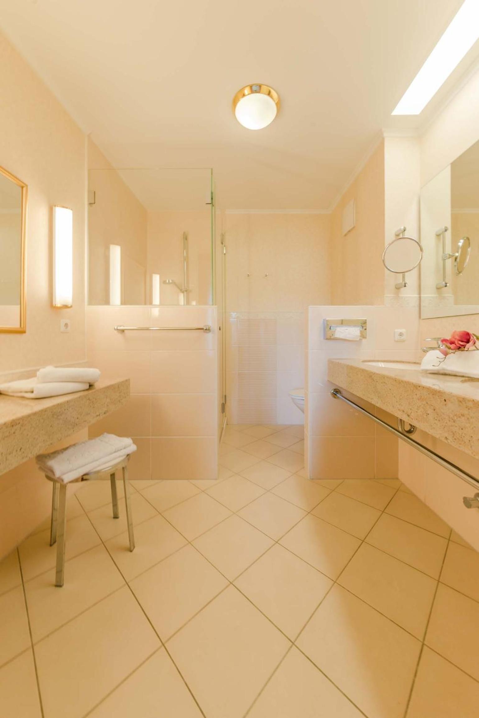 Deluxe Double Room with Balcony - Photo 3