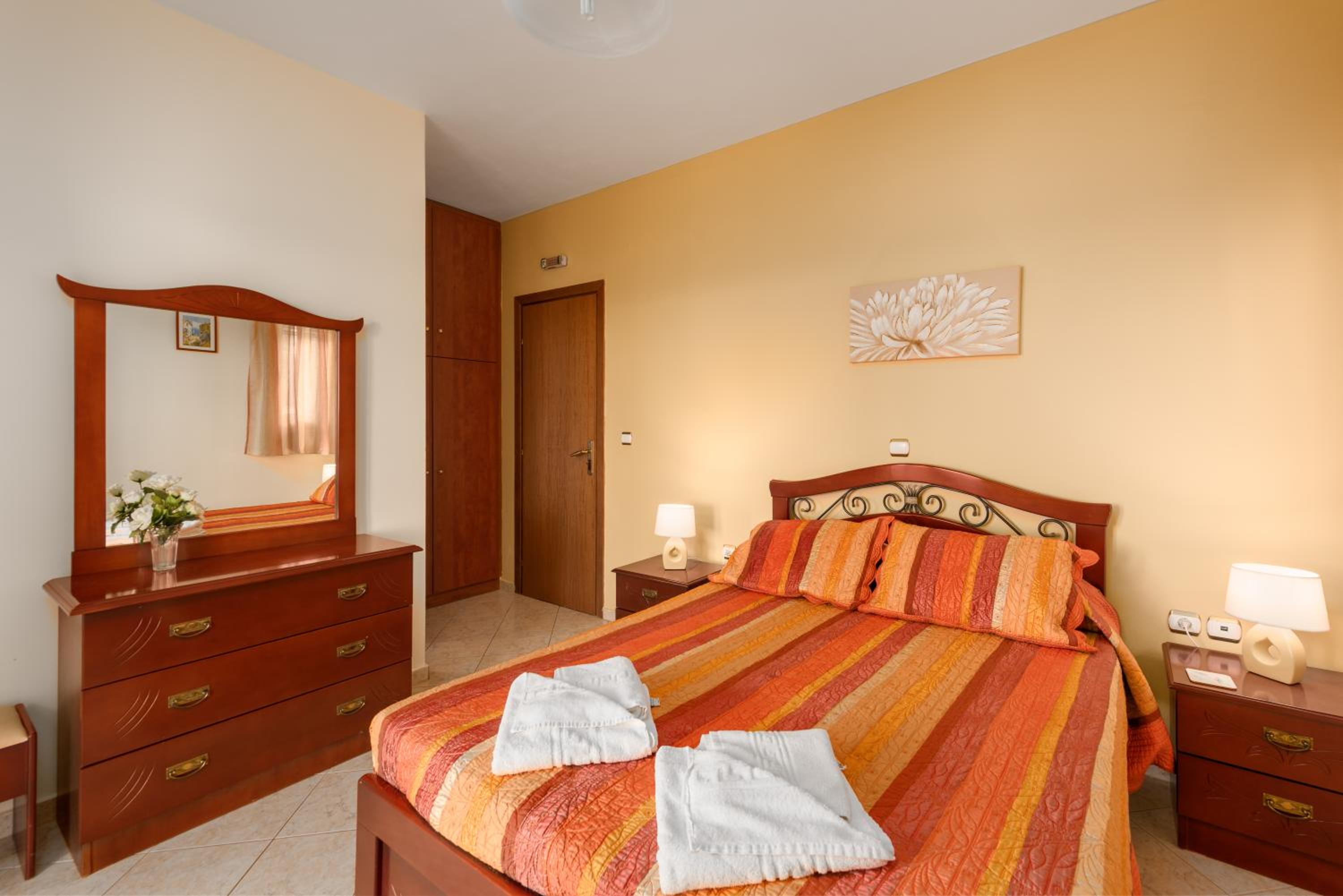 Three-Bedroom Villa photo 2