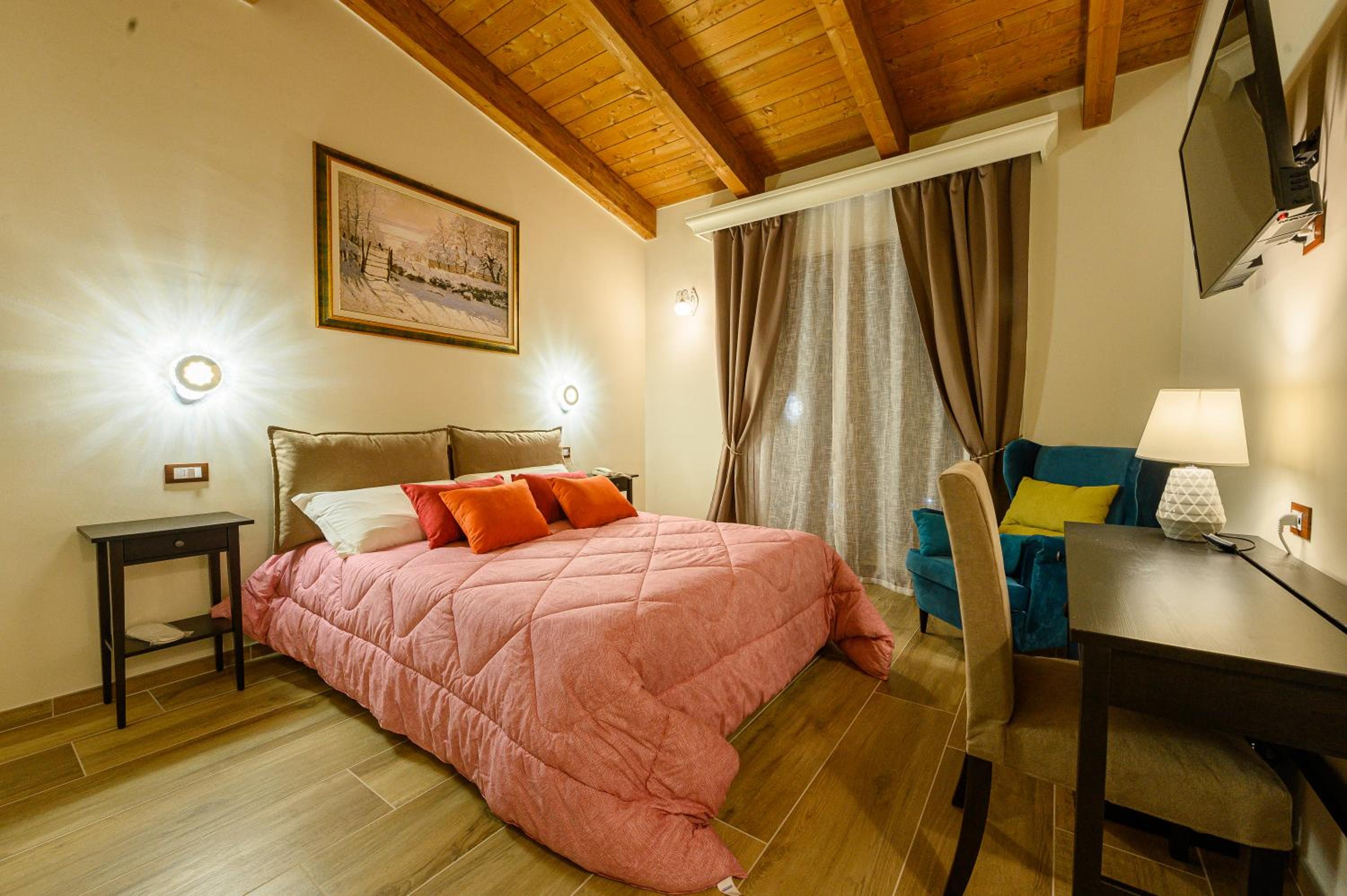 Deluxe Room - Photo 4