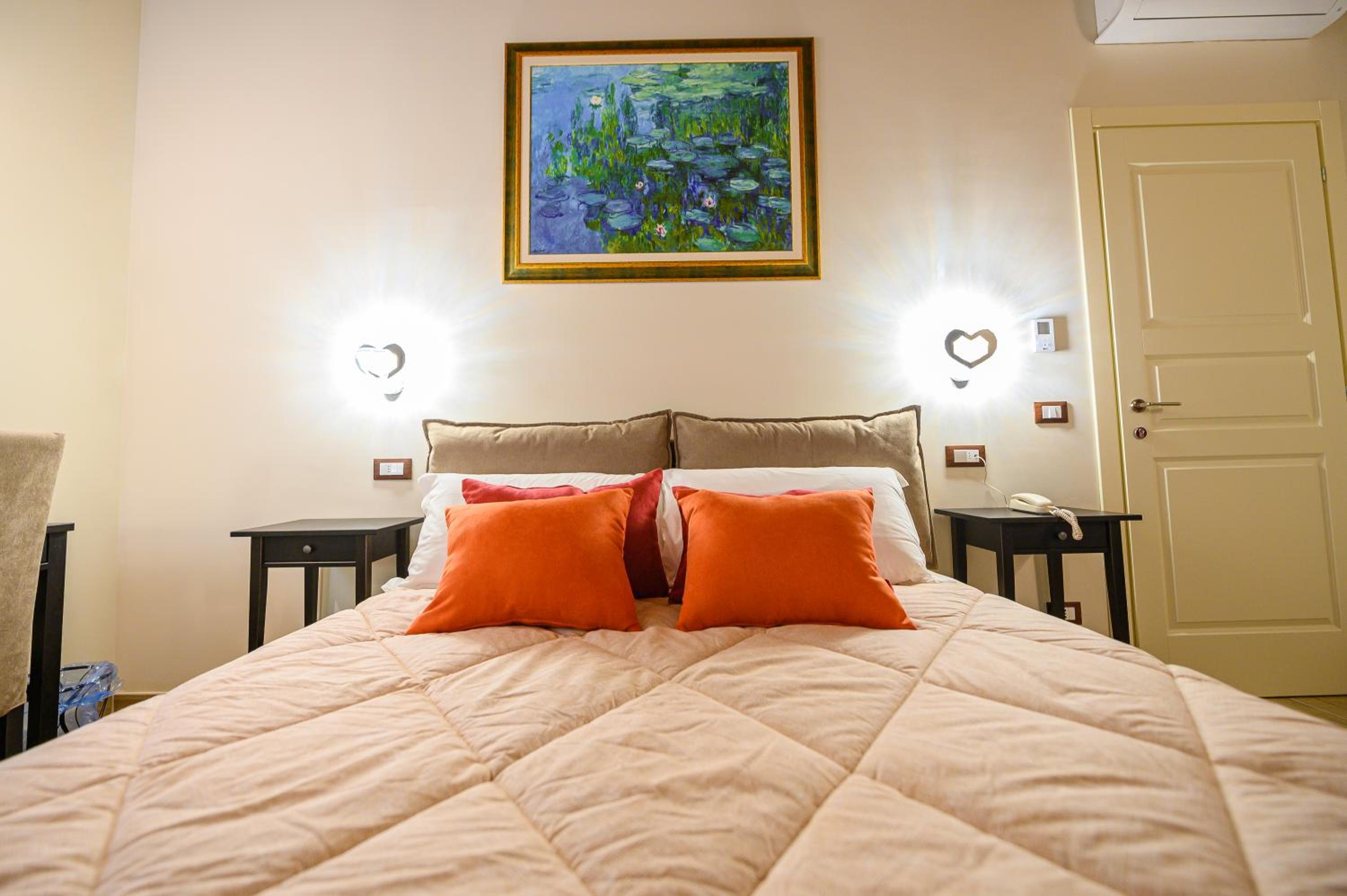 Deluxe Room - Photo 3