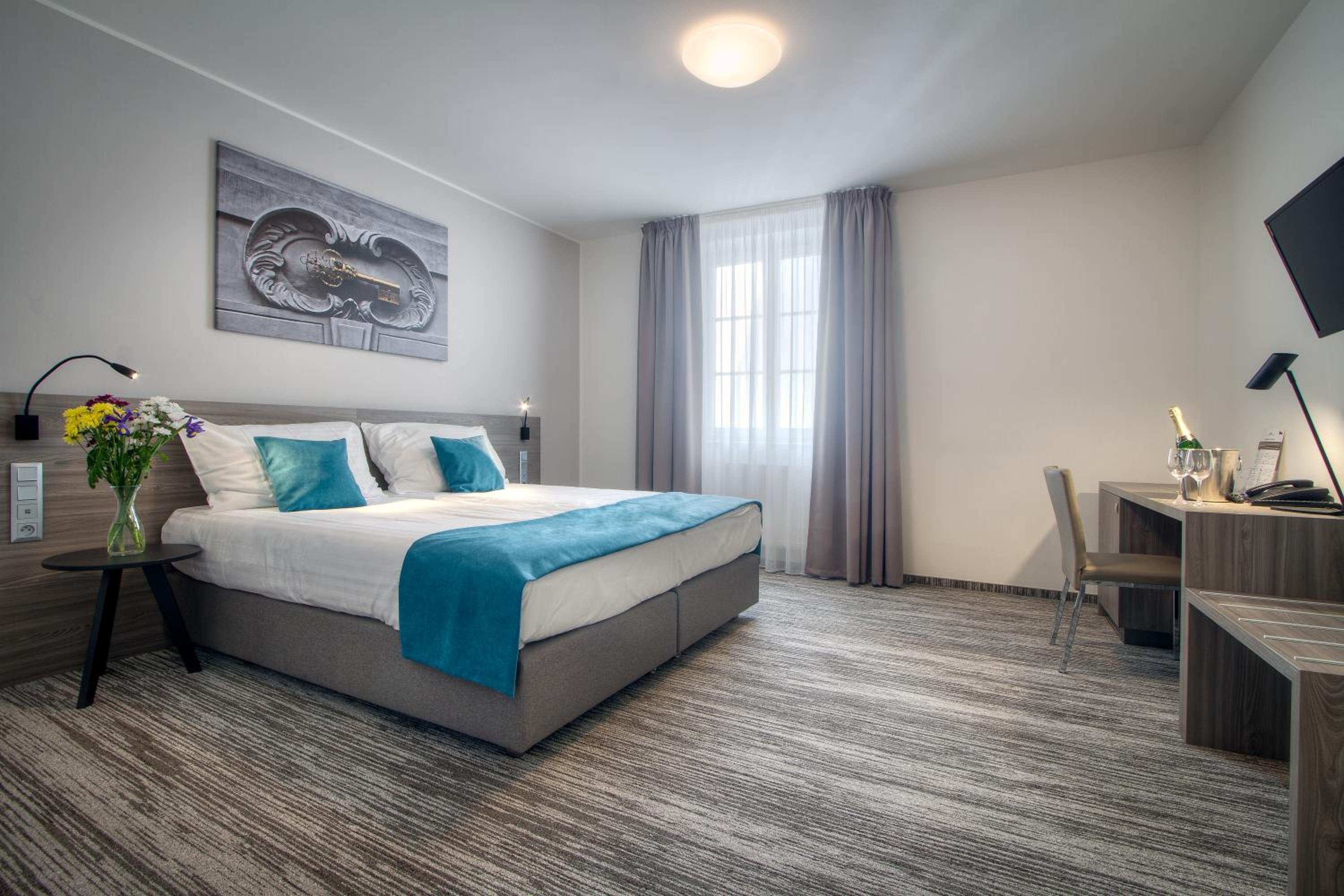 Double or Twin Room - Photo 6
