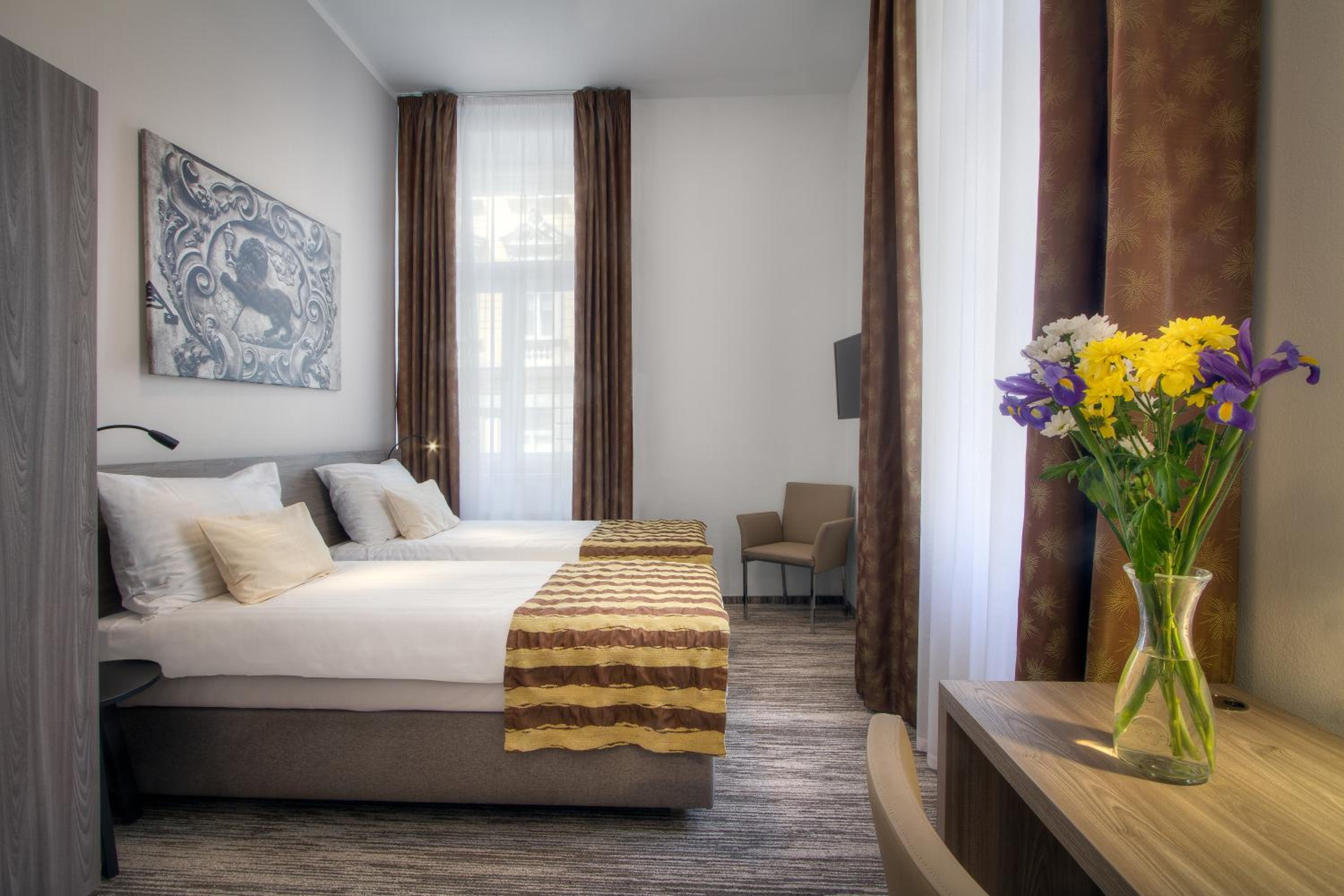 Double or Twin Room - Photo 4