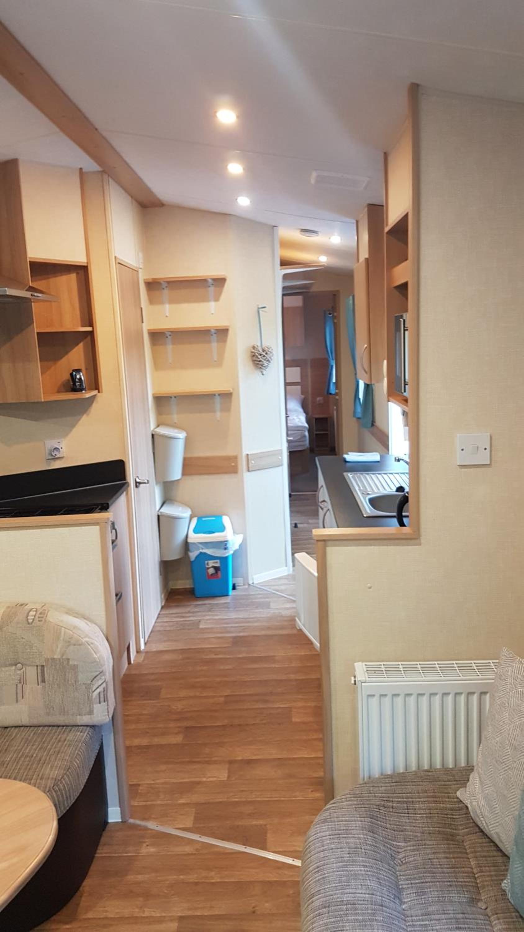 Mobile Home photo 3